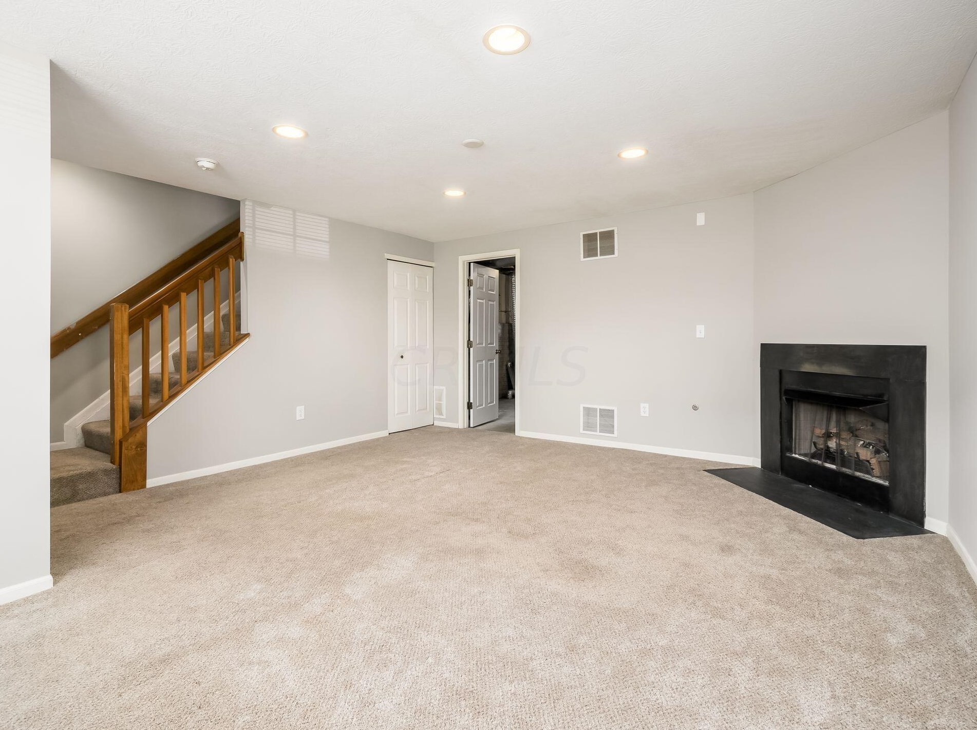 359 Oxford Oak Dr, Blacklick OH  43004-8484 exterior