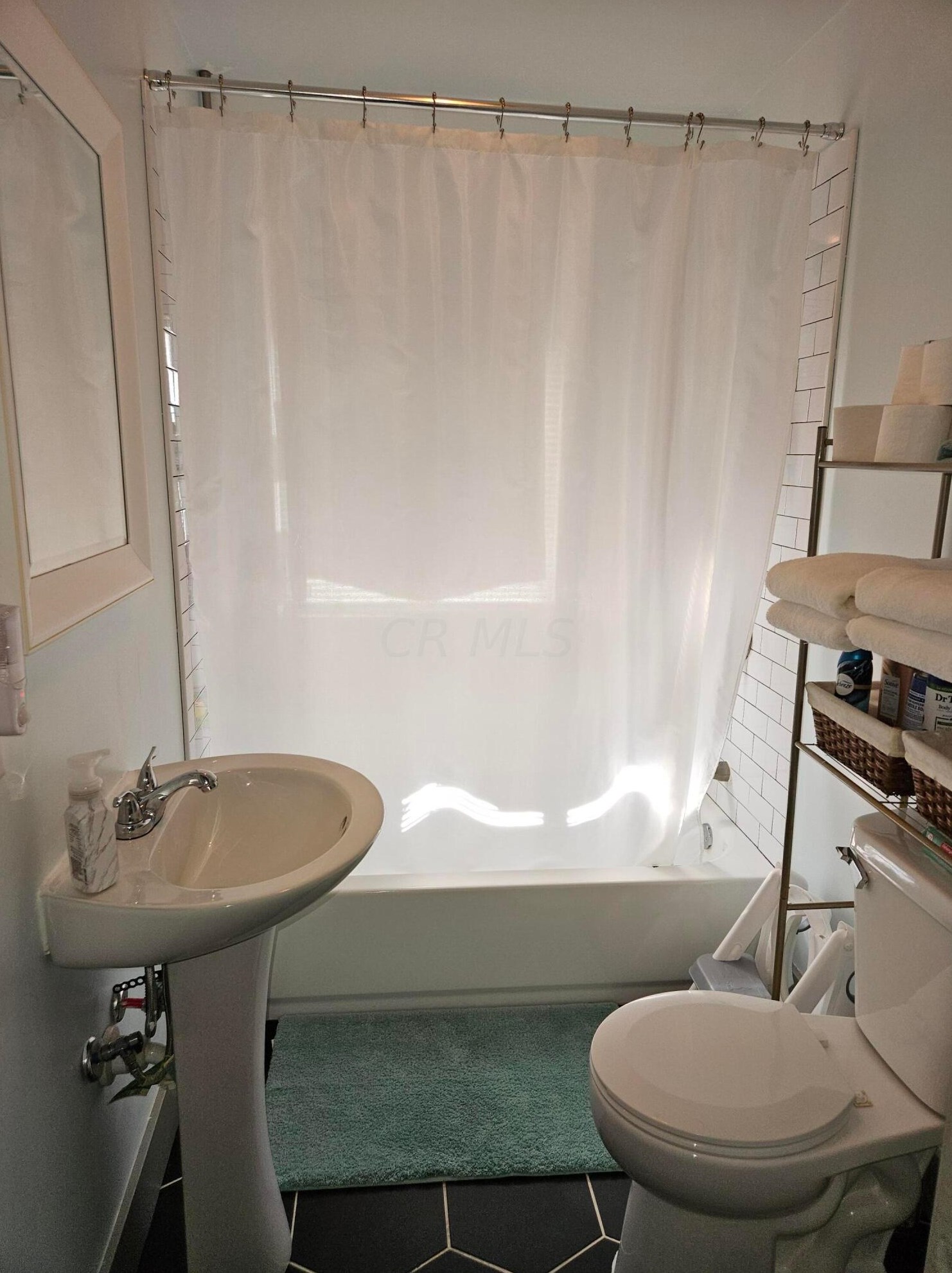 1501 Duxberry Ave, Columbus OH 43211-1619 exterior