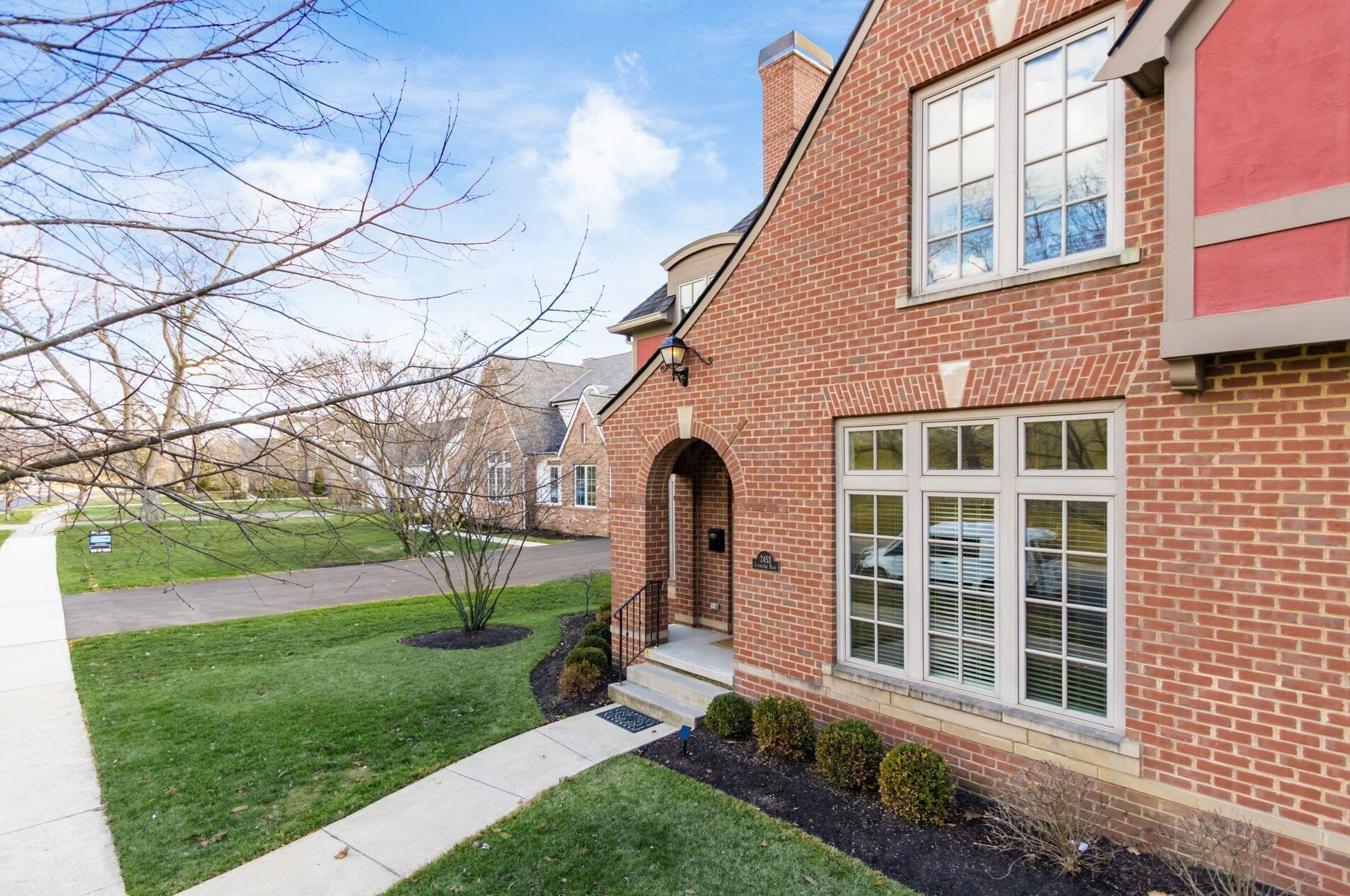 2453 Cambridge Blvd, Columbus OH  43221-4023 exterior