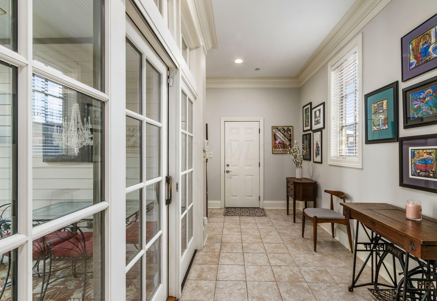 2453 Cambridge Blvd, Columbus OH  43221-4023 exterior