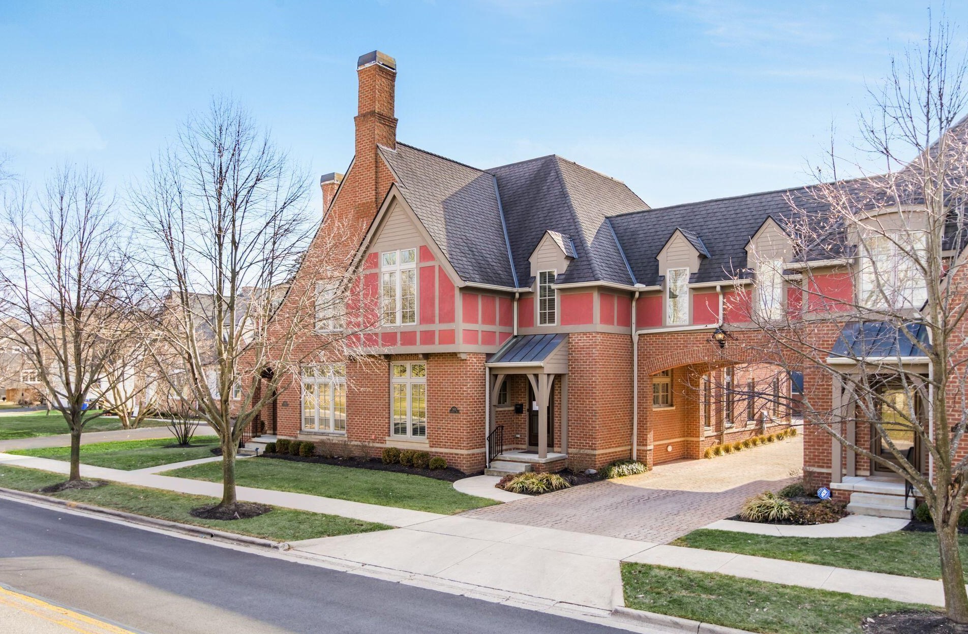 2453 Cambridge Blvd, Columbus OH  43221-4023 exterior