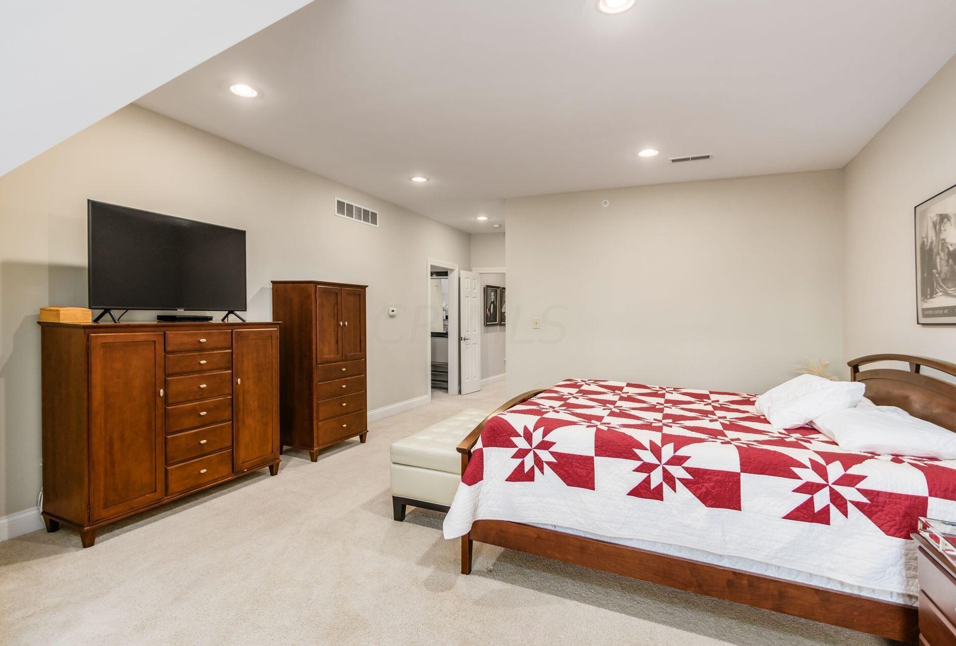 2453 Cambridge Blvd, Columbus OH  43221-4023 exterior