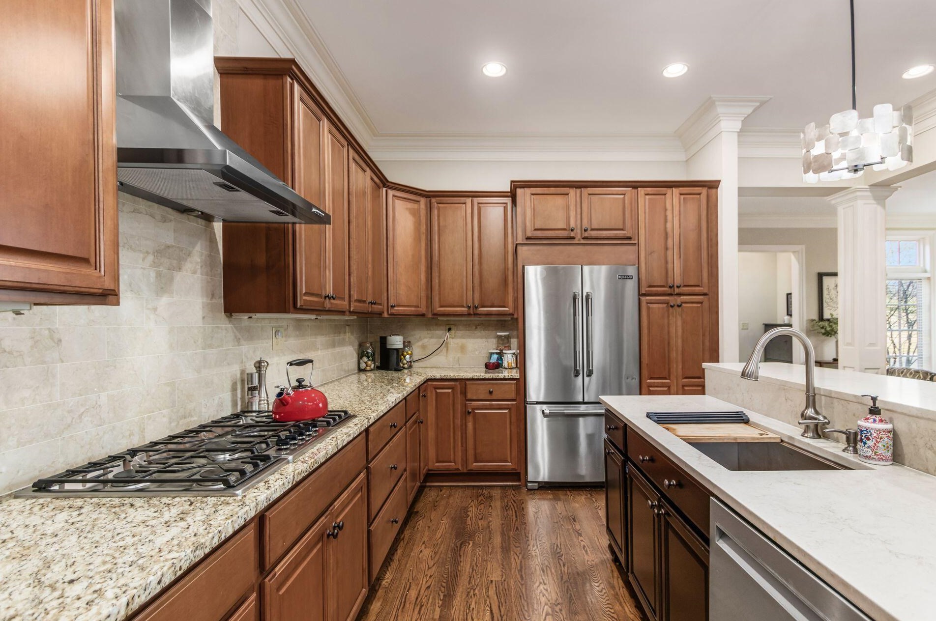 2453 Cambridge Blvd, Columbus OH  43221-4023 exterior