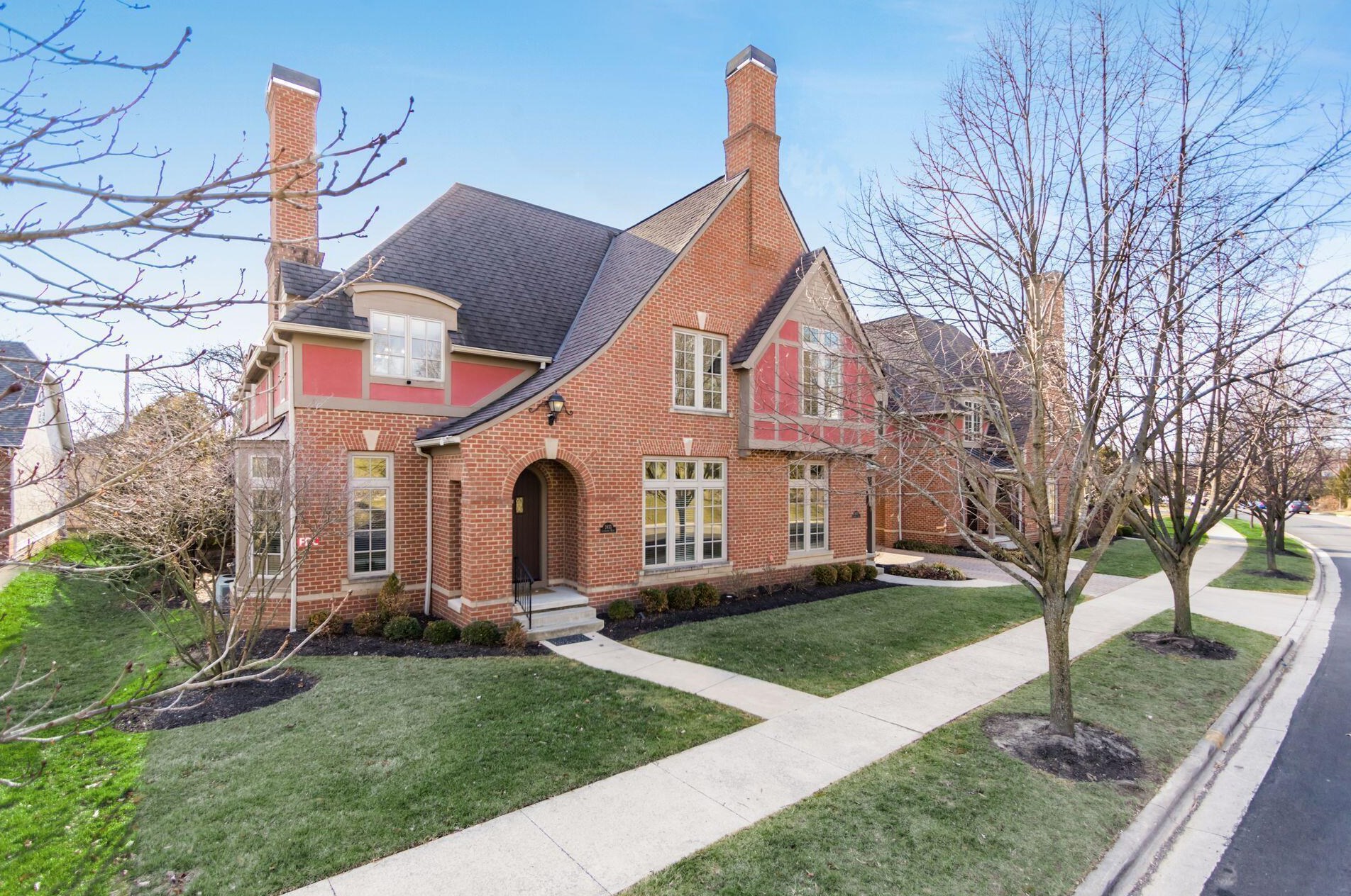 2453 Cambridge Blvd, Columbus OH  43221-4023 exterior