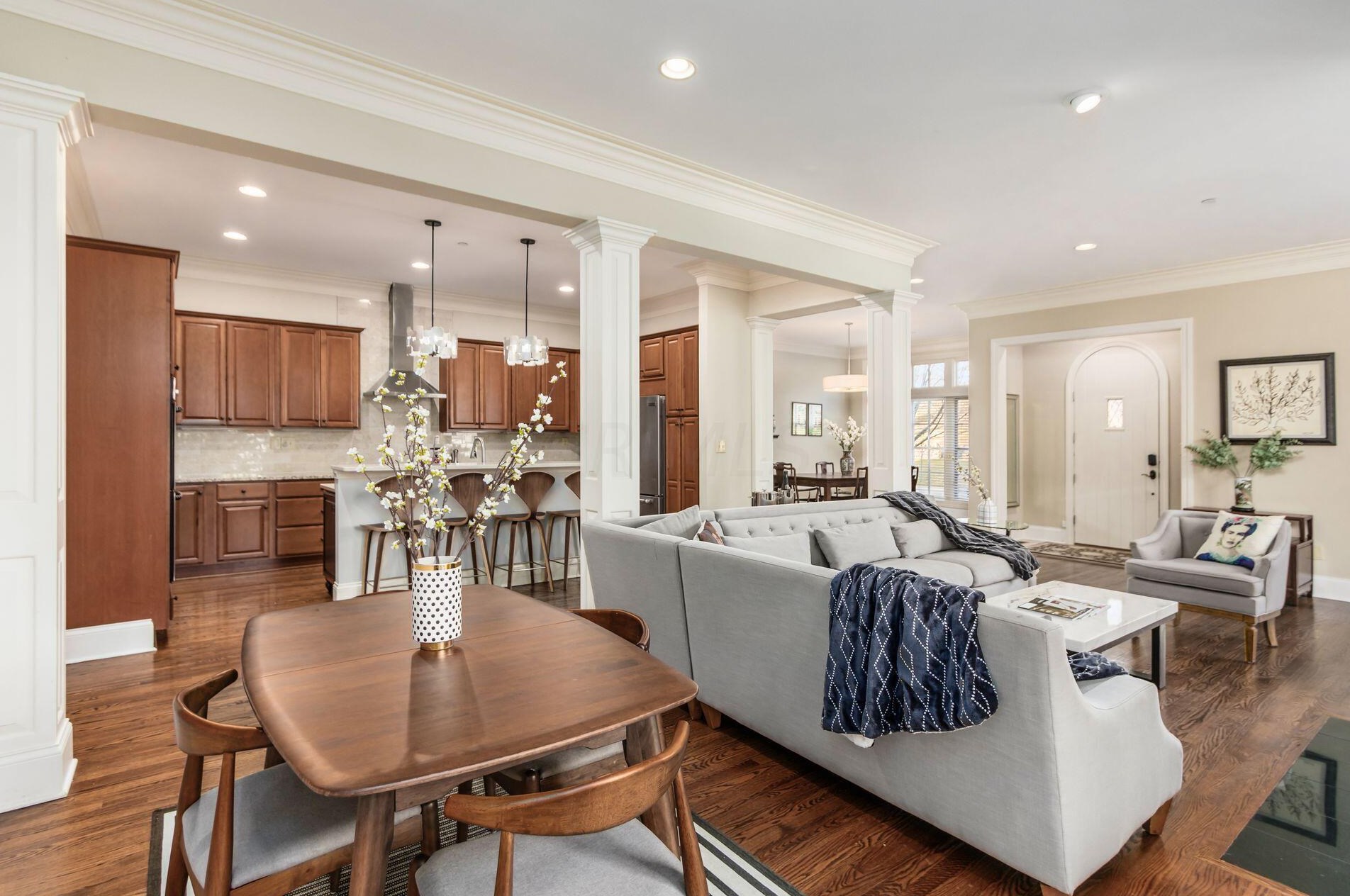 2453 Cambridge Blvd, Columbus OH  43221-4023 exterior