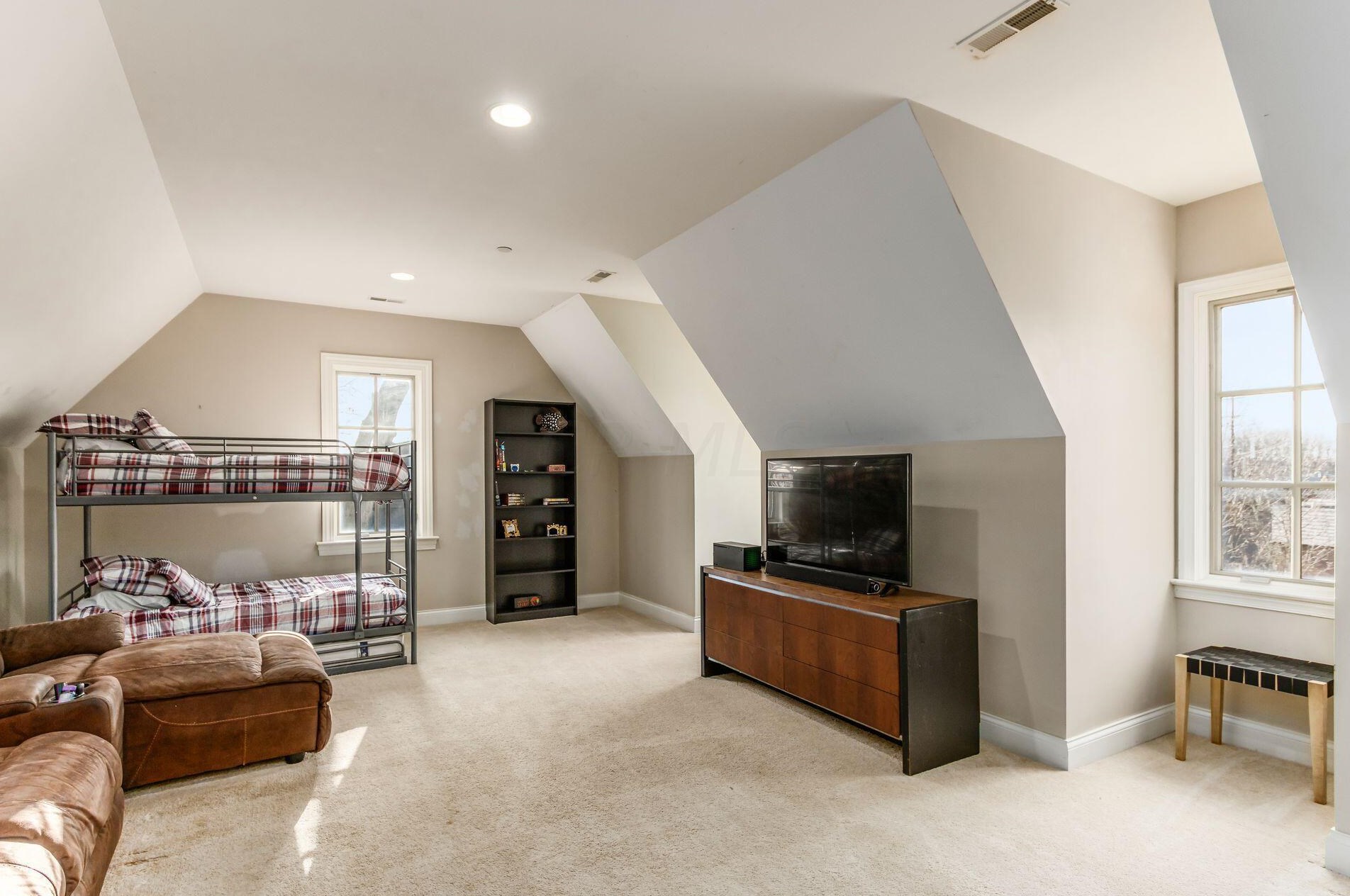 2453 Cambridge Blvd, Columbus OH  43221-4023 exterior