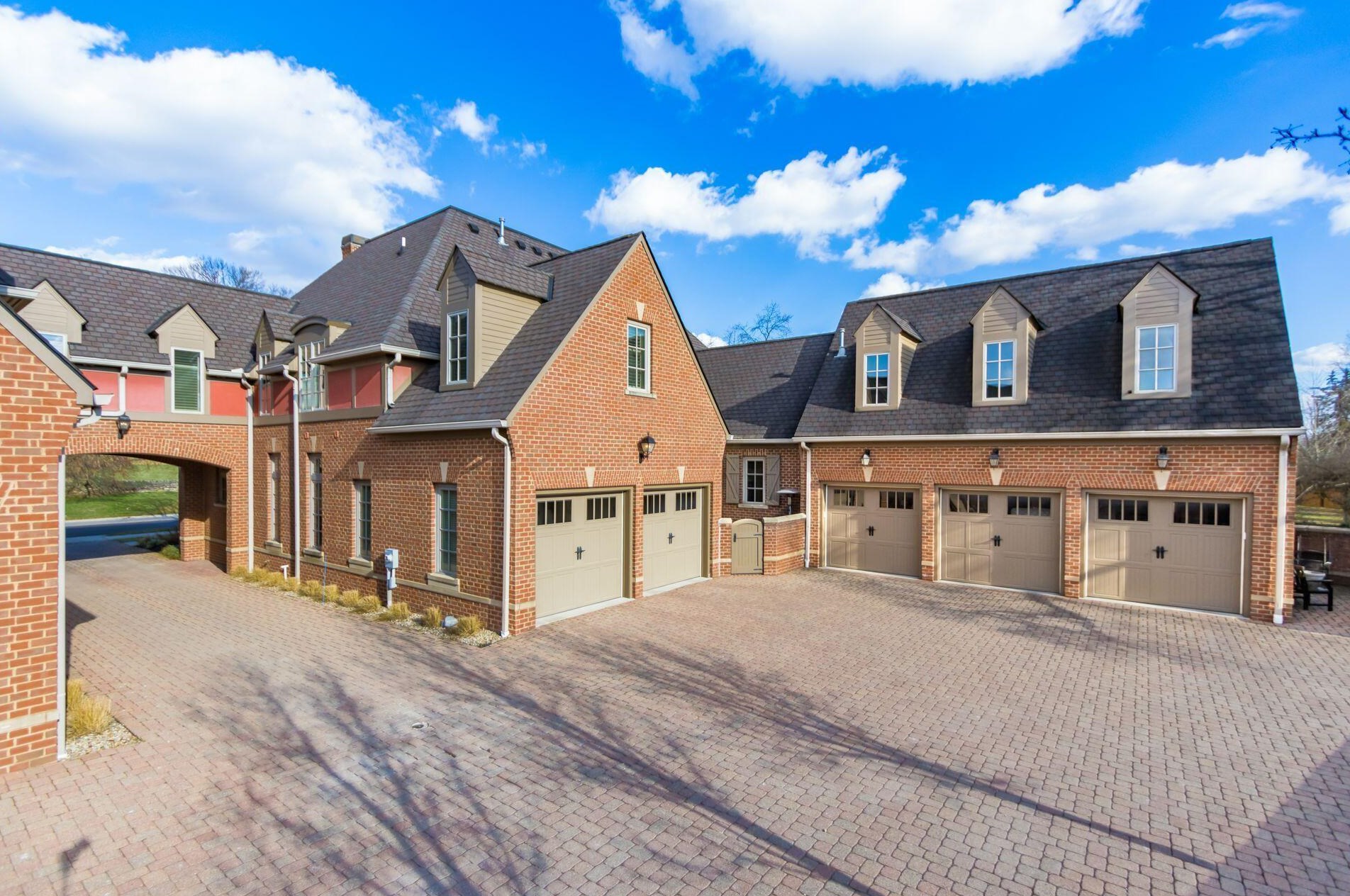 2453 Cambridge Blvd, Columbus OH  43221-4023 exterior