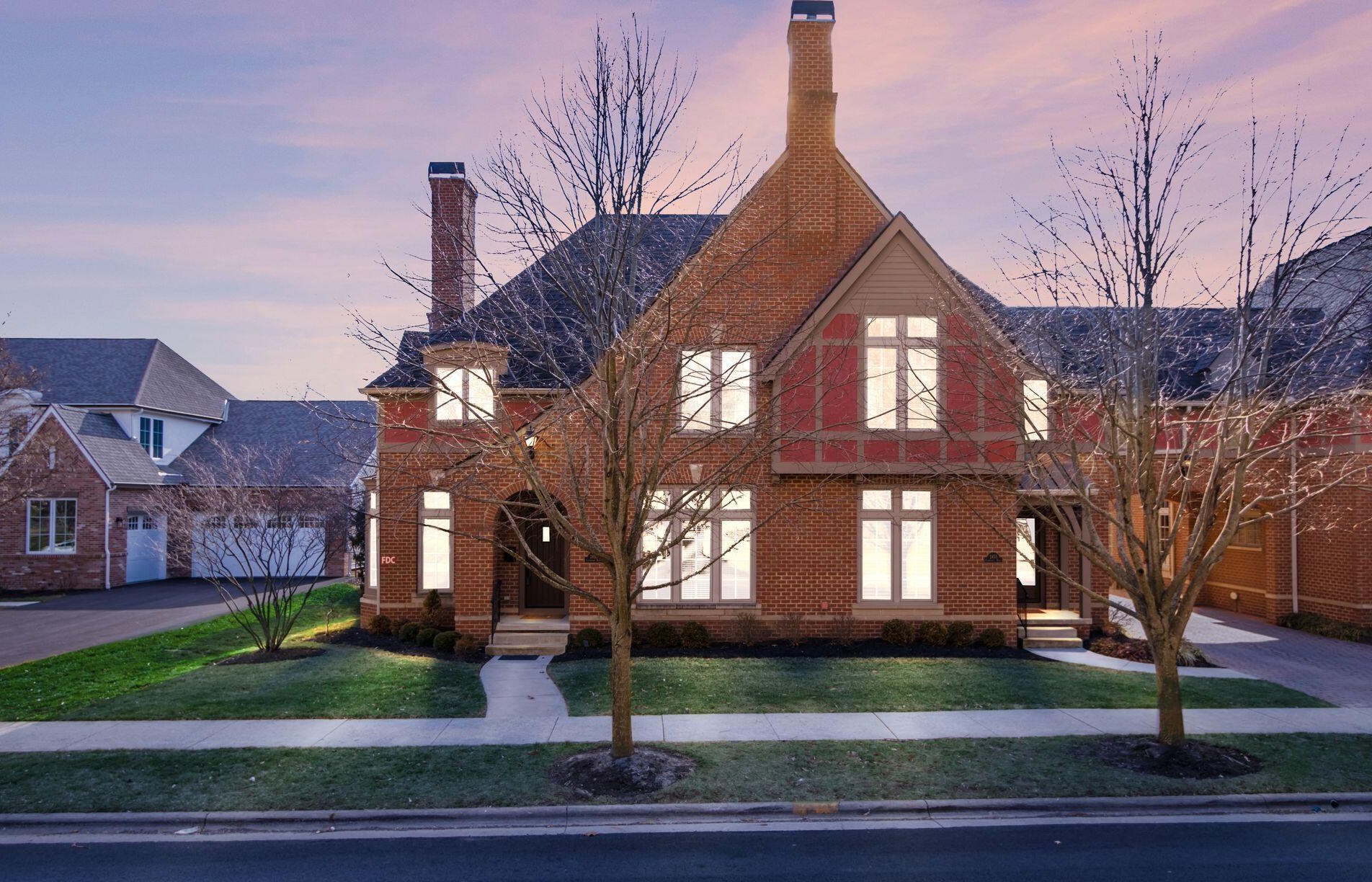 2453 Cambridge Blvd, Columbus OH  43221-4023 exterior