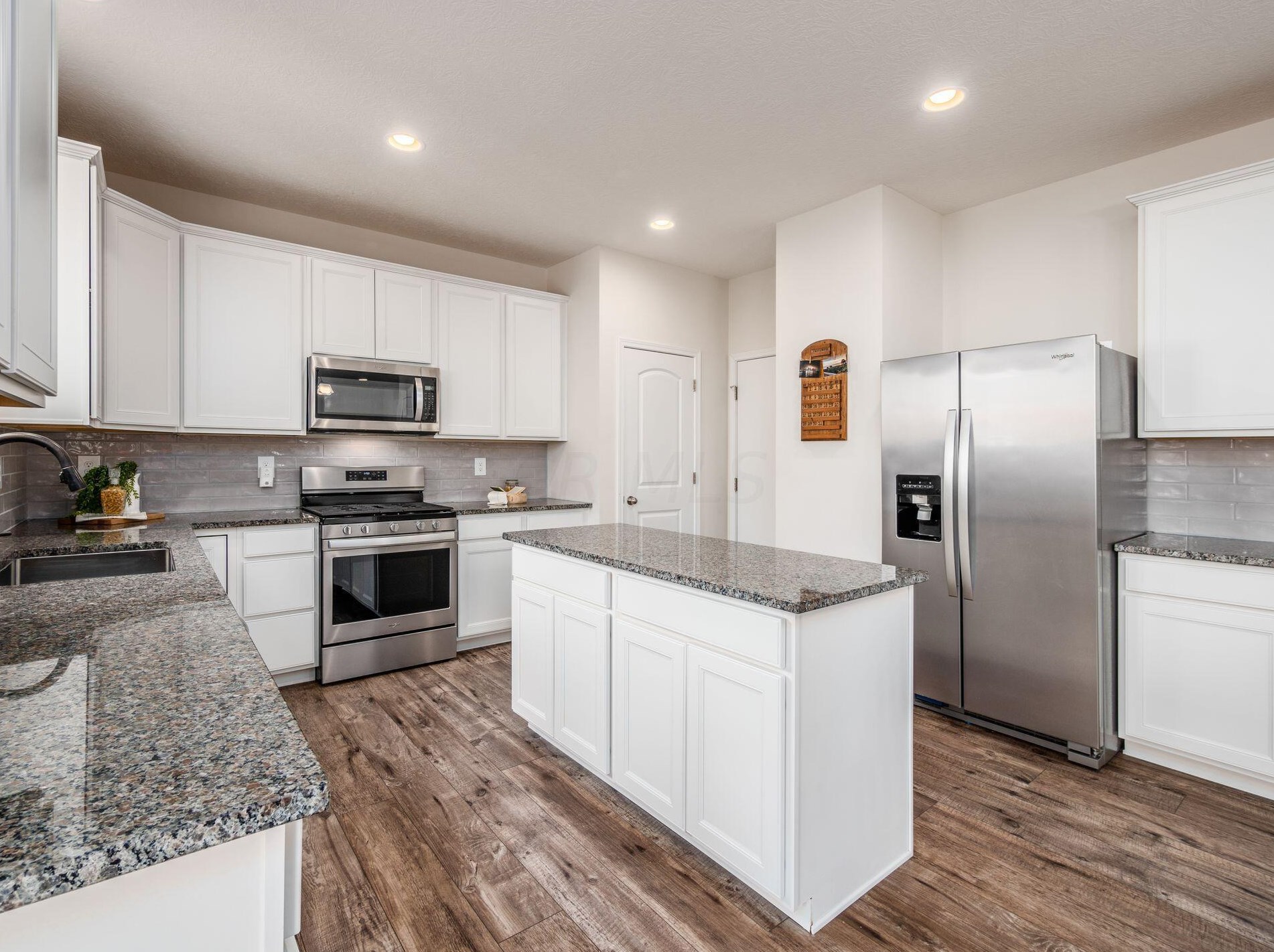 854 Boulder Dr, Delaware OH  43015-4213 exterior