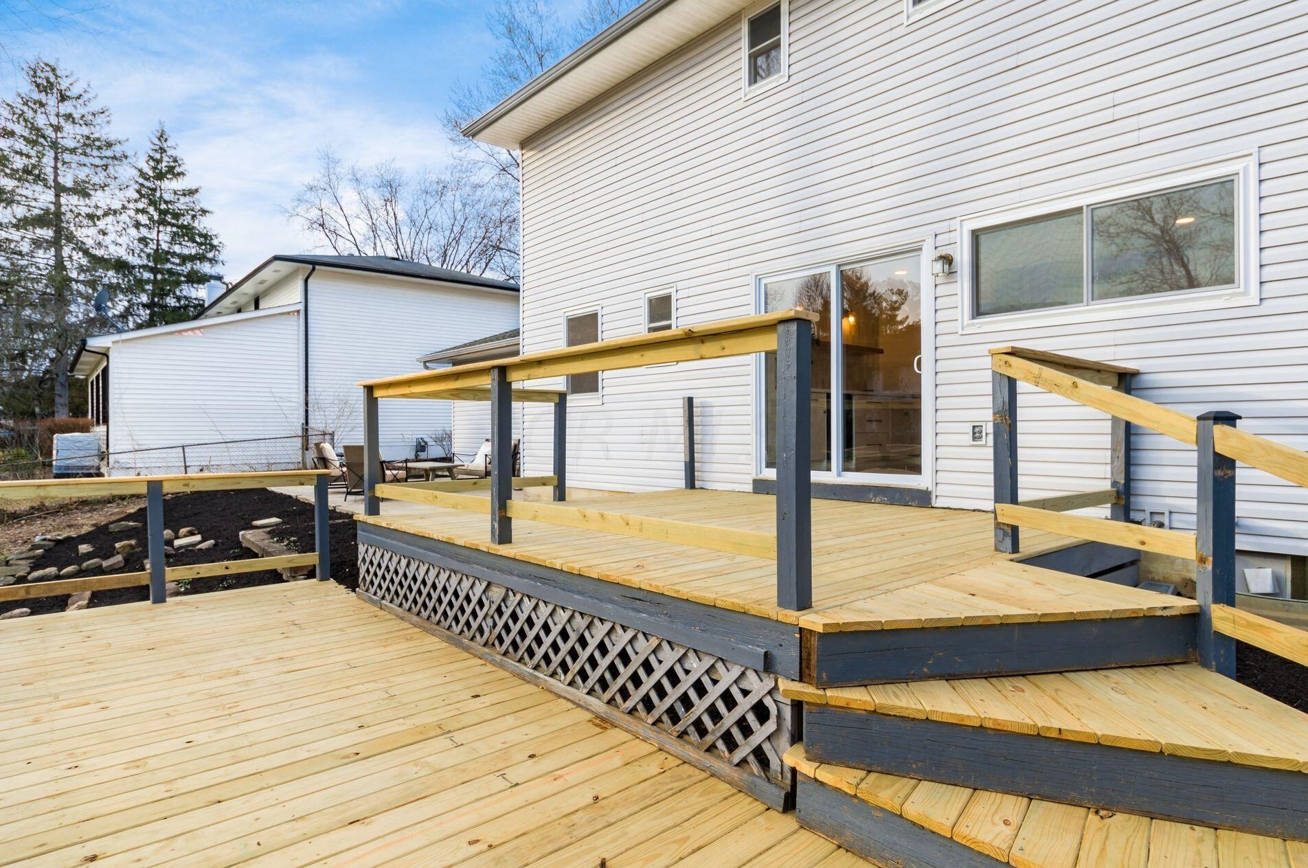 835 Colony Way, Columbus OH  43235-1755 exterior