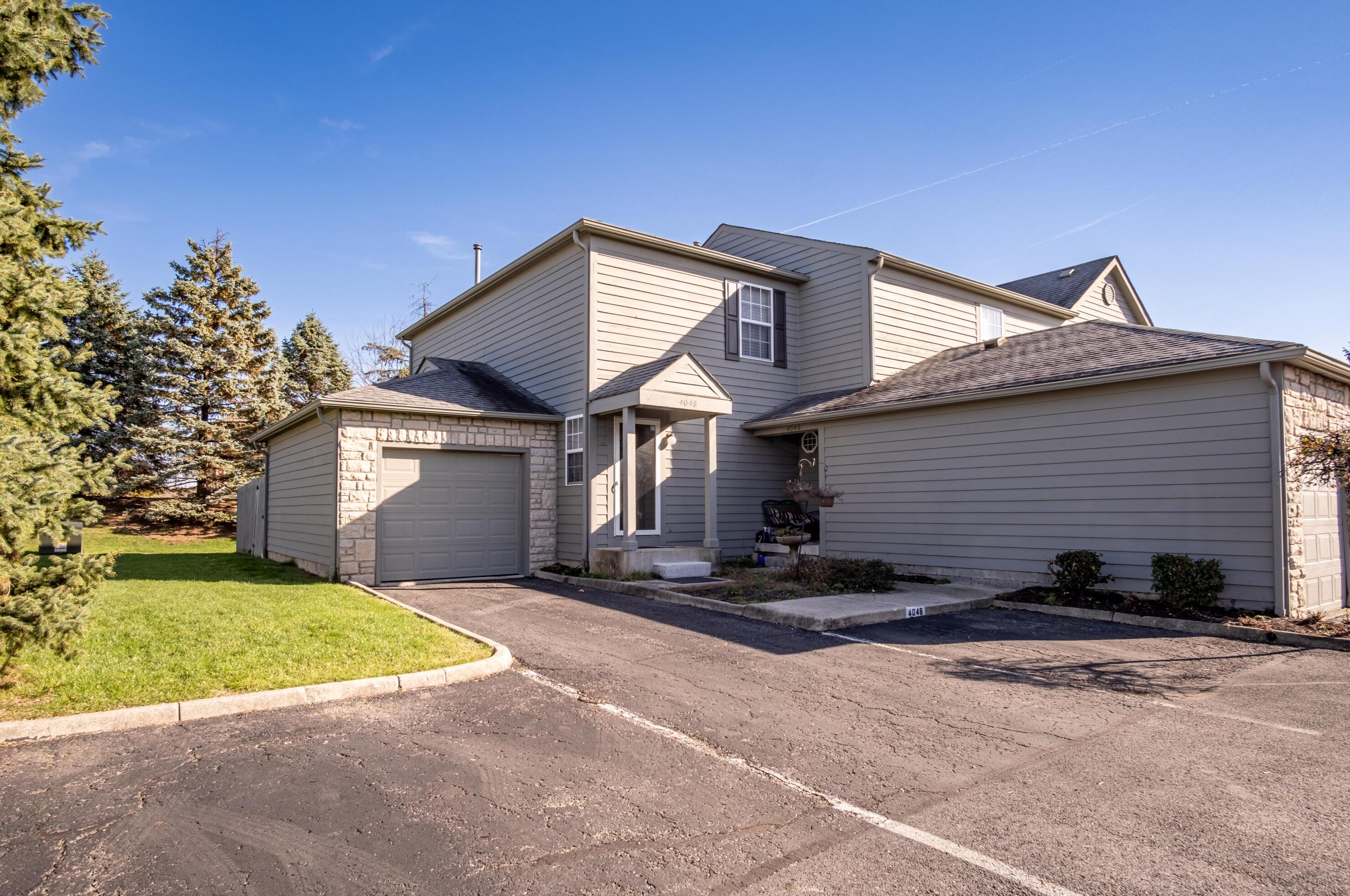 4048 Parkcove Dr, Columbus OH 43230-9824 exterior