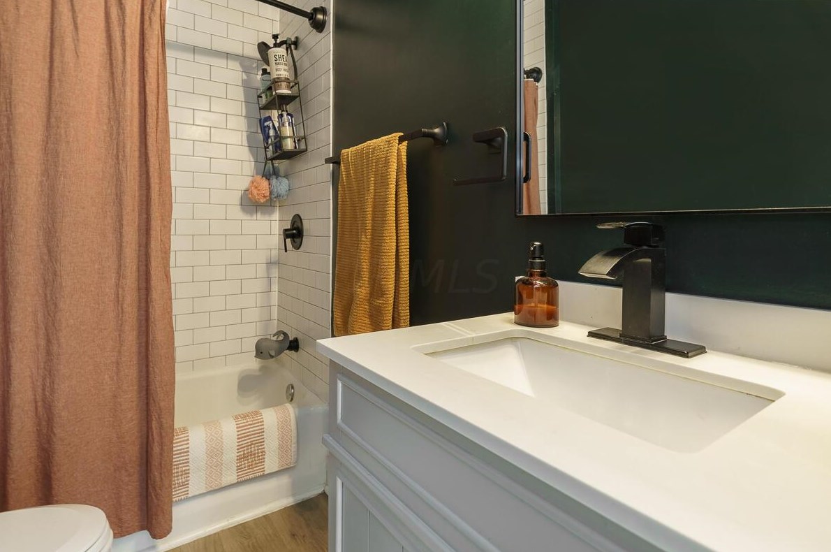 866 Blvd, Columbus OH 43221-2902 exterior