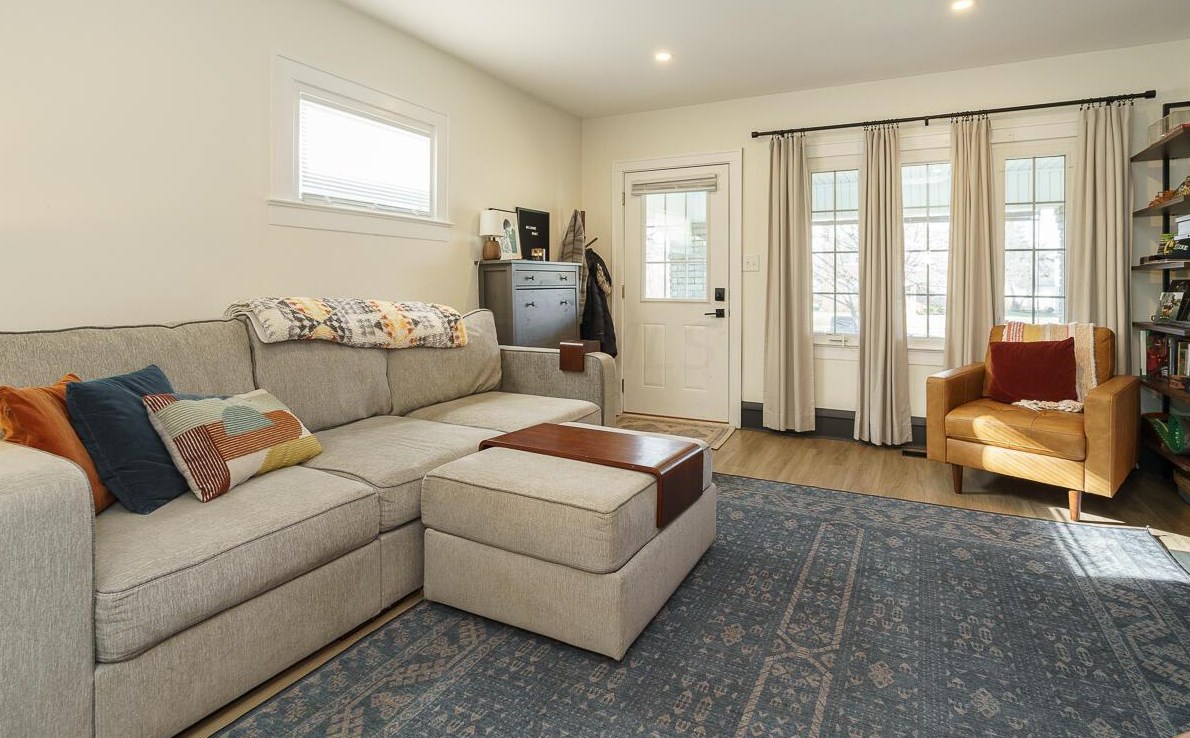 870 Northwest Blvd, Columbus OH  43212-3840 exterior