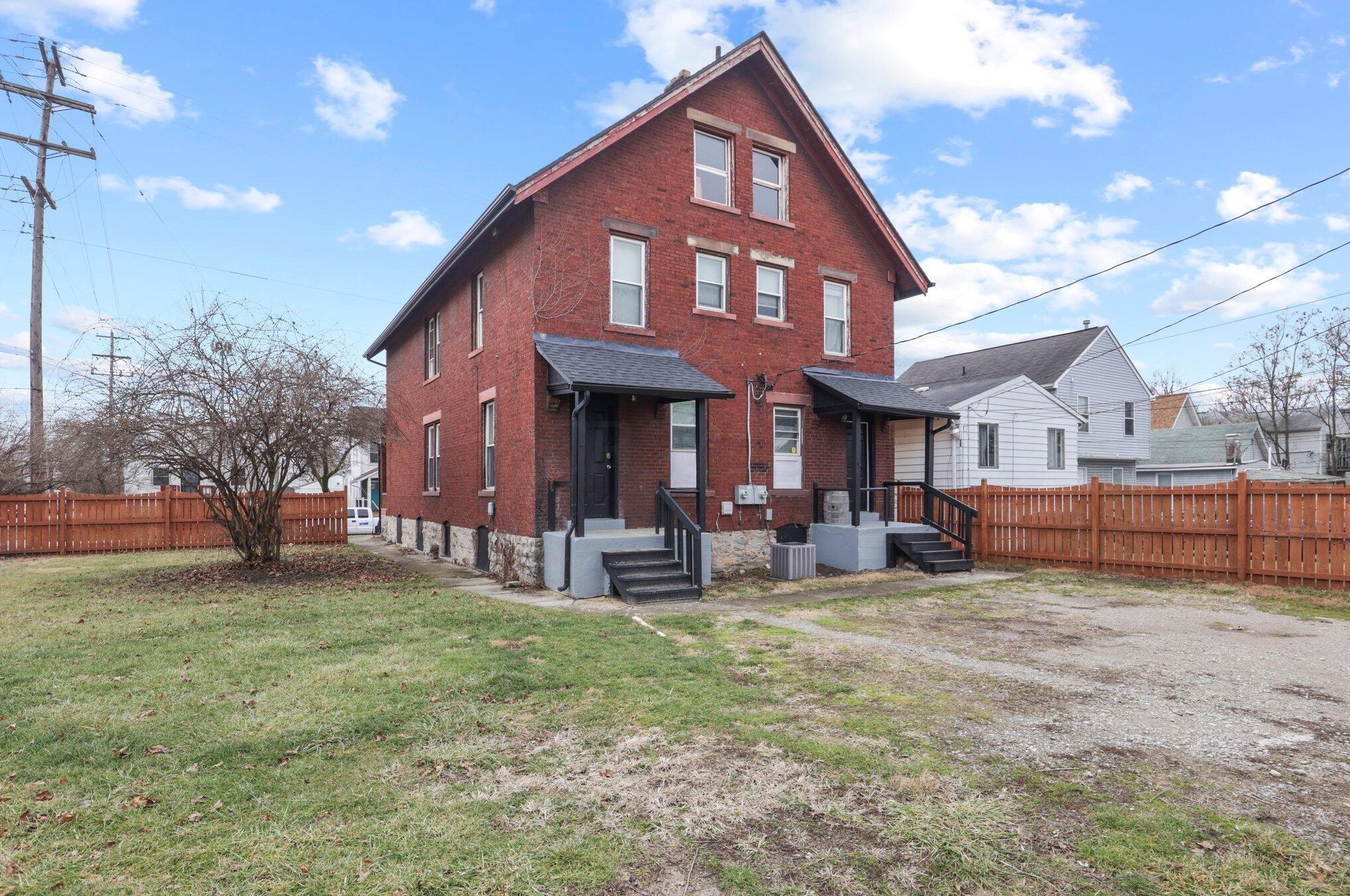 612 2 Ave, Columbus OH 43201-3781 exterior