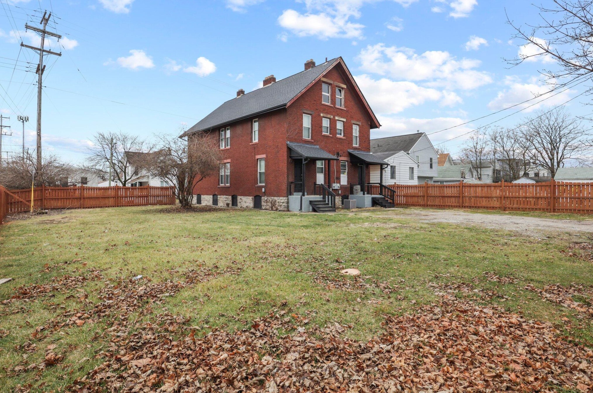 612 2 Ave, Columbus OH 43201-3781 exterior