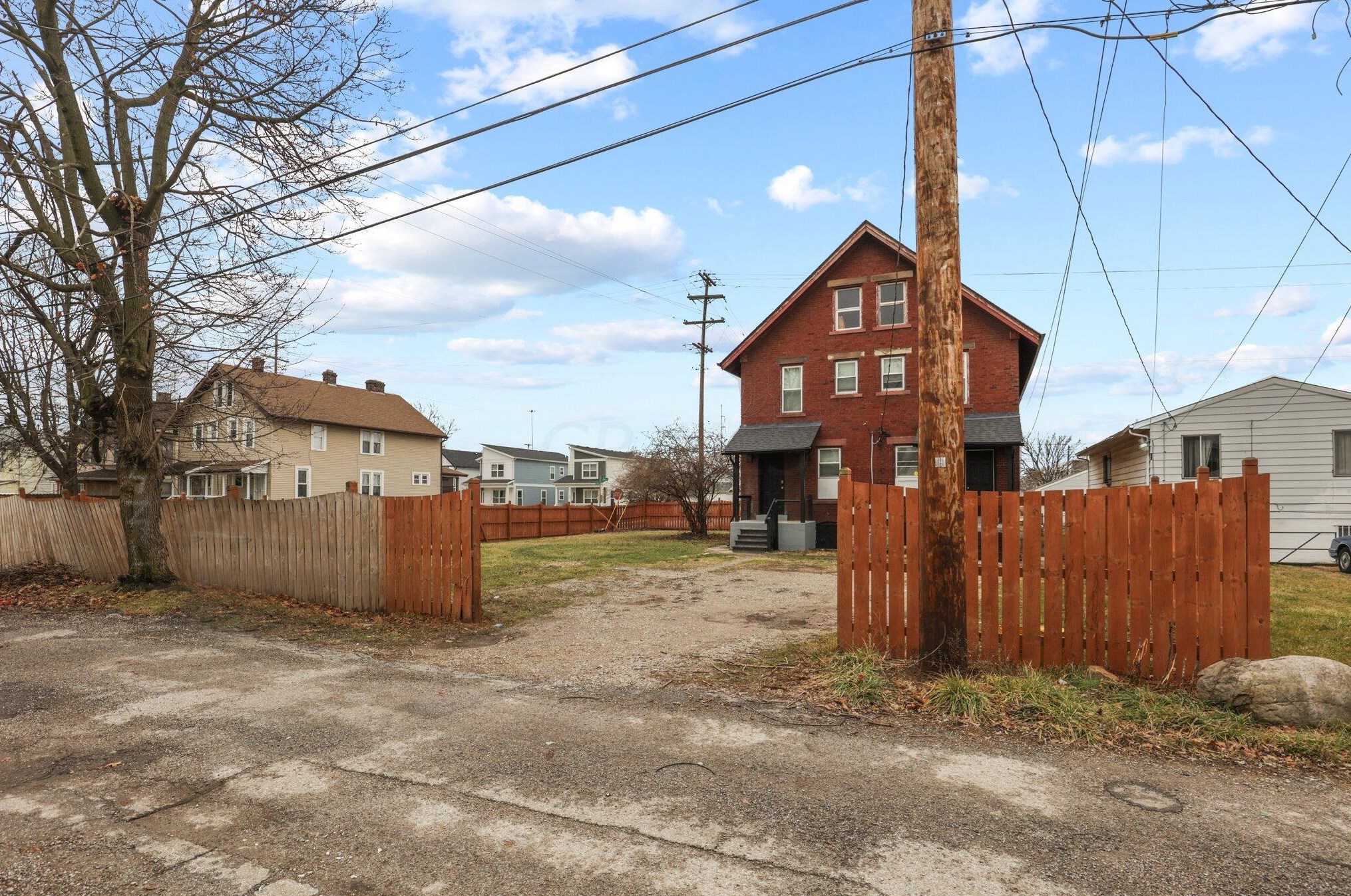 612 2 Ave, Columbus OH 43201-3781 exterior