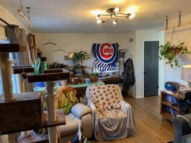 661 Roth Ave, Columbus OH  43228-2916 exterior