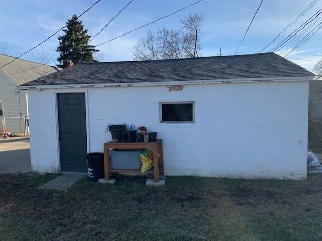 661 Roth Ave, Columbus OH  43228-2916 exterior