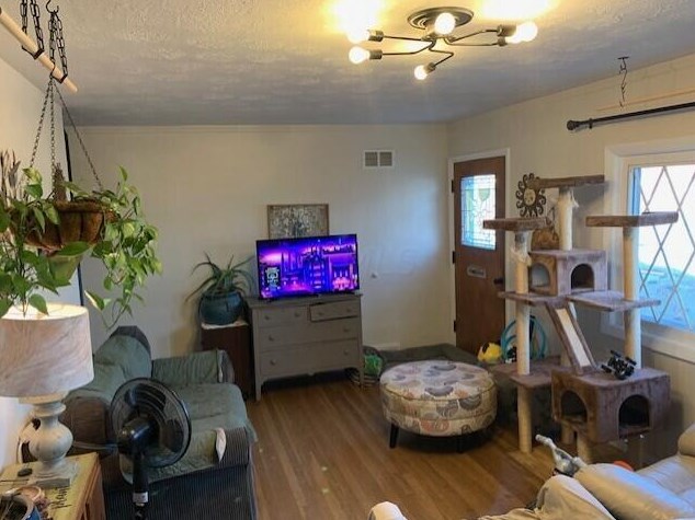 661 Roth Ave, Columbus OH  43228-2916 exterior