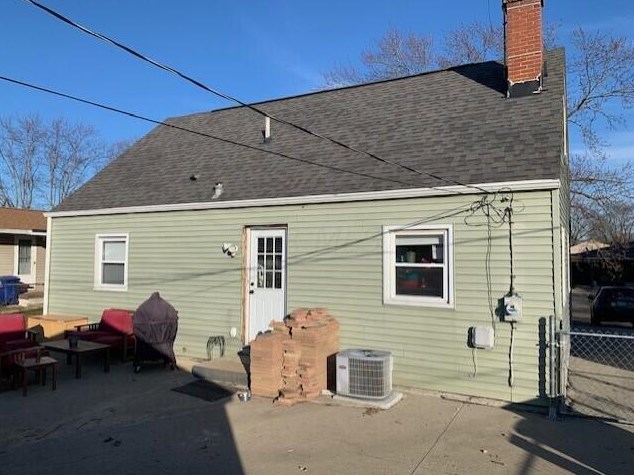 661 Roth Ave, Columbus OH  43228-2916 exterior