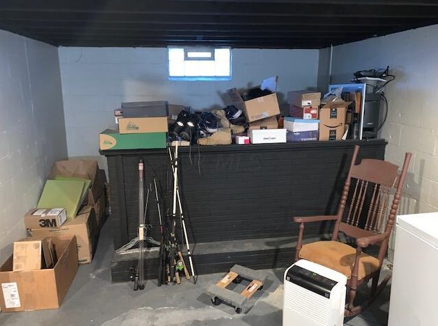 661 Roth Ave, Columbus OH  43228-2916 exterior