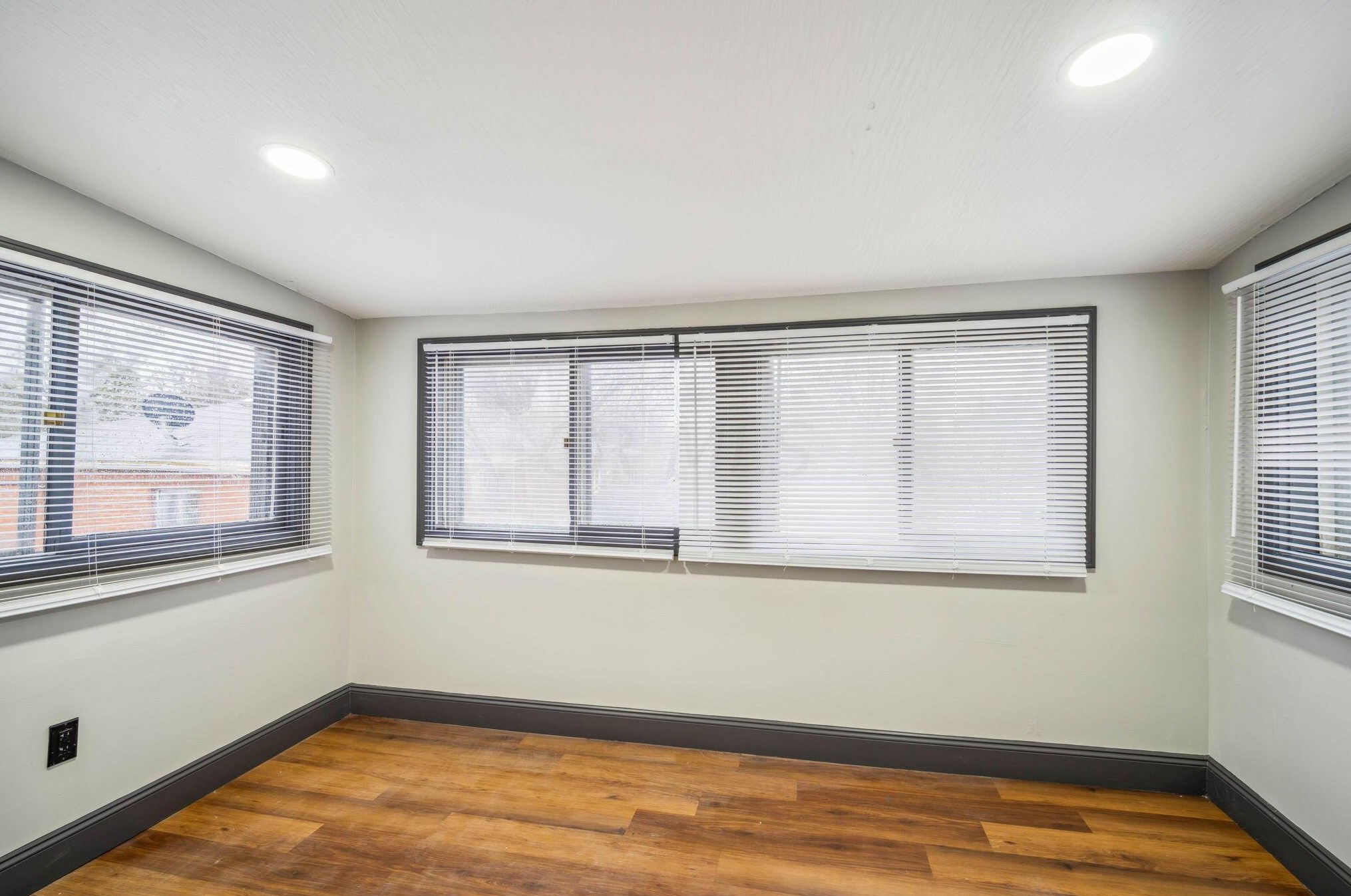 153 Clarendon Ave, Columbus OH 43223-1005 exterior