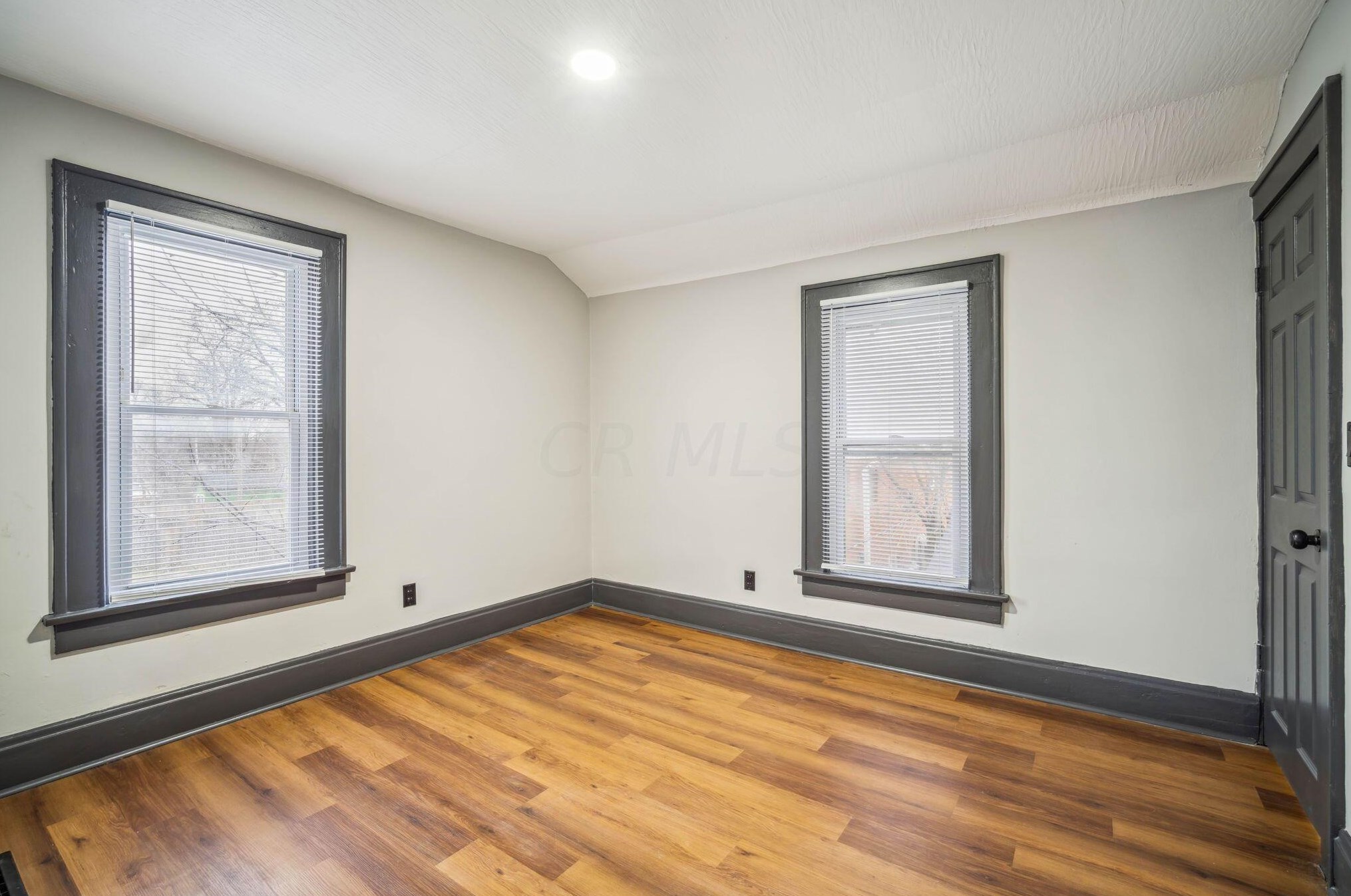 153 Clarendon Ave, Columbus OH 43223-1005 exterior