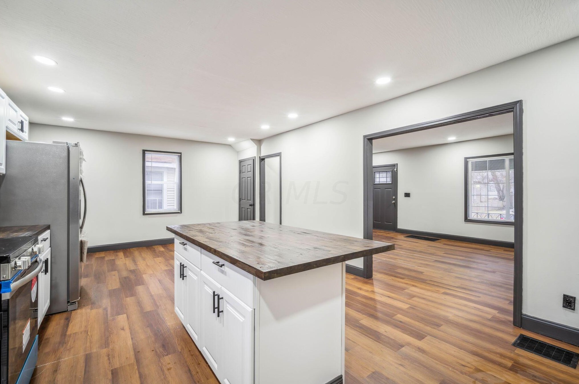 153 Clarendon Ave, Columbus OH 43223-1005 exterior