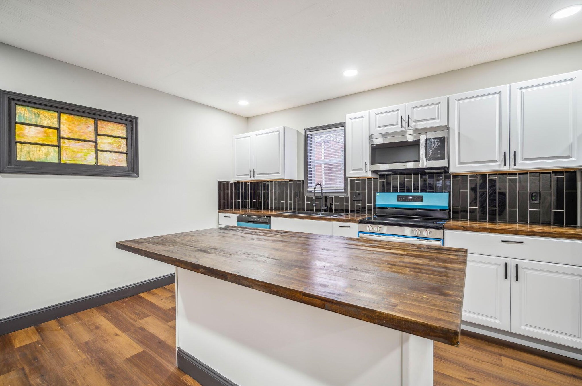 153 Clarendon Ave, Columbus OH 43223-1005 exterior