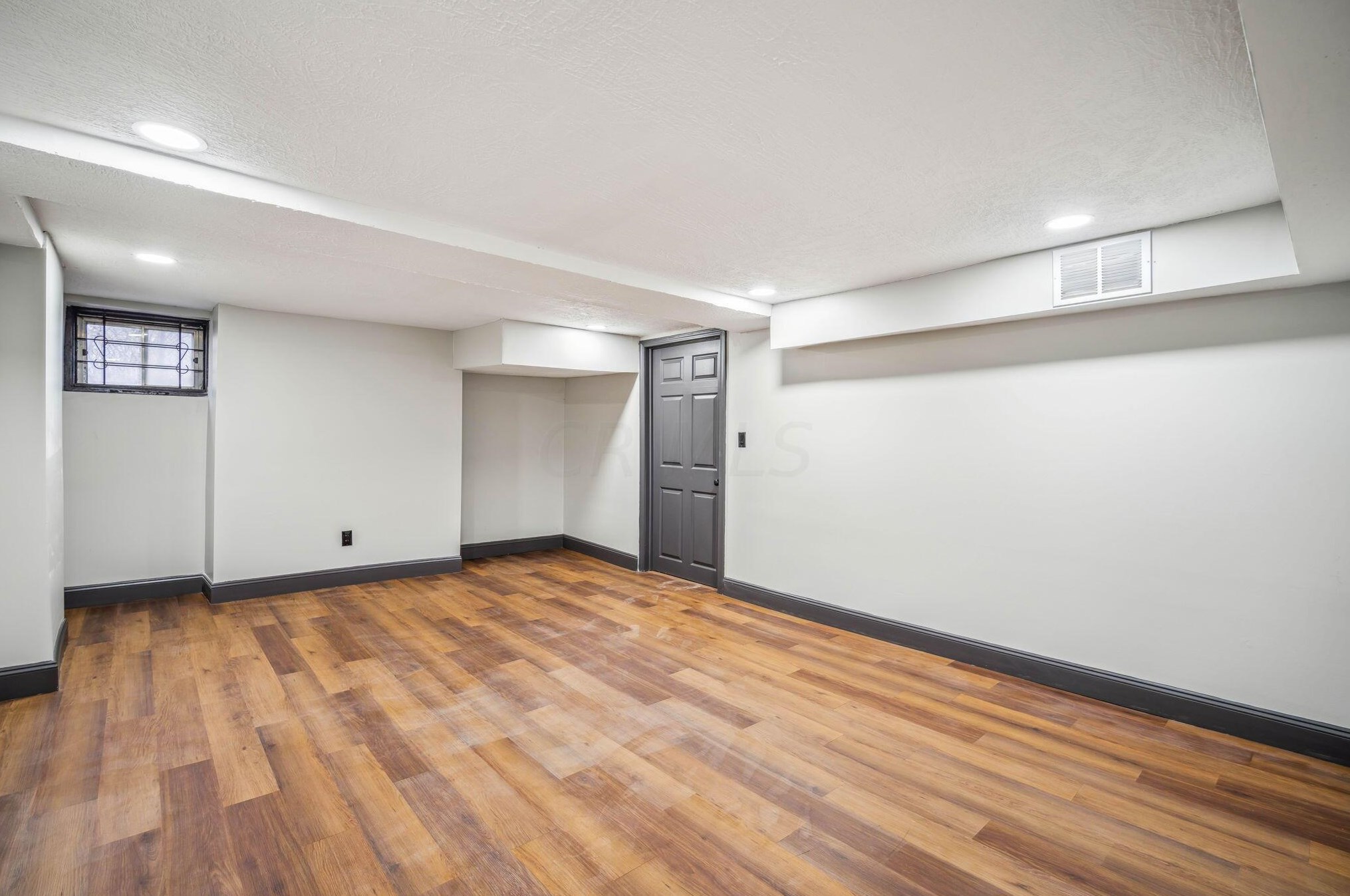 153 Clarendon Ave, Columbus OH 43223-1005 exterior