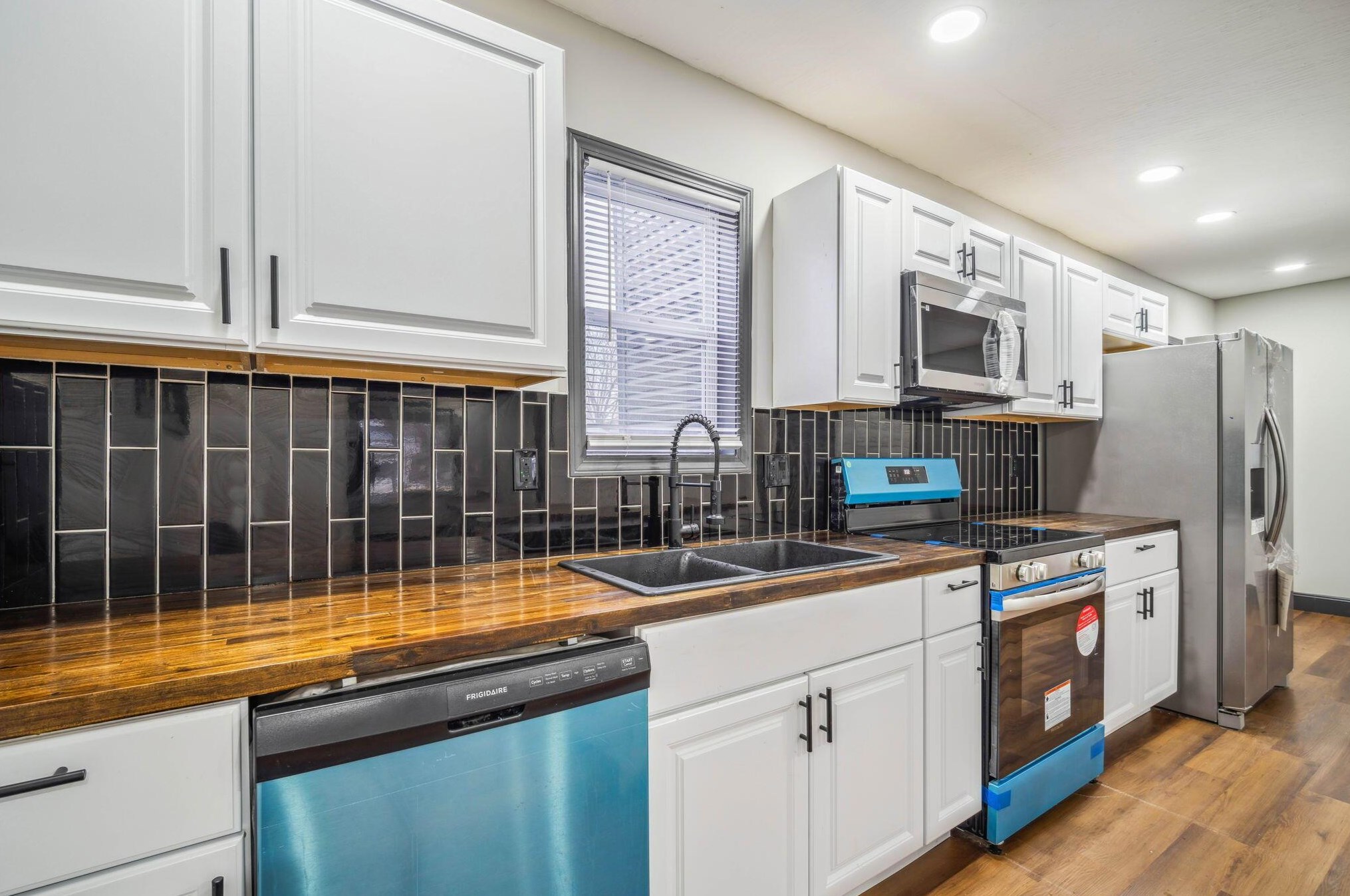 153 Clarendon Ave, Columbus OH 43223-1005 exterior