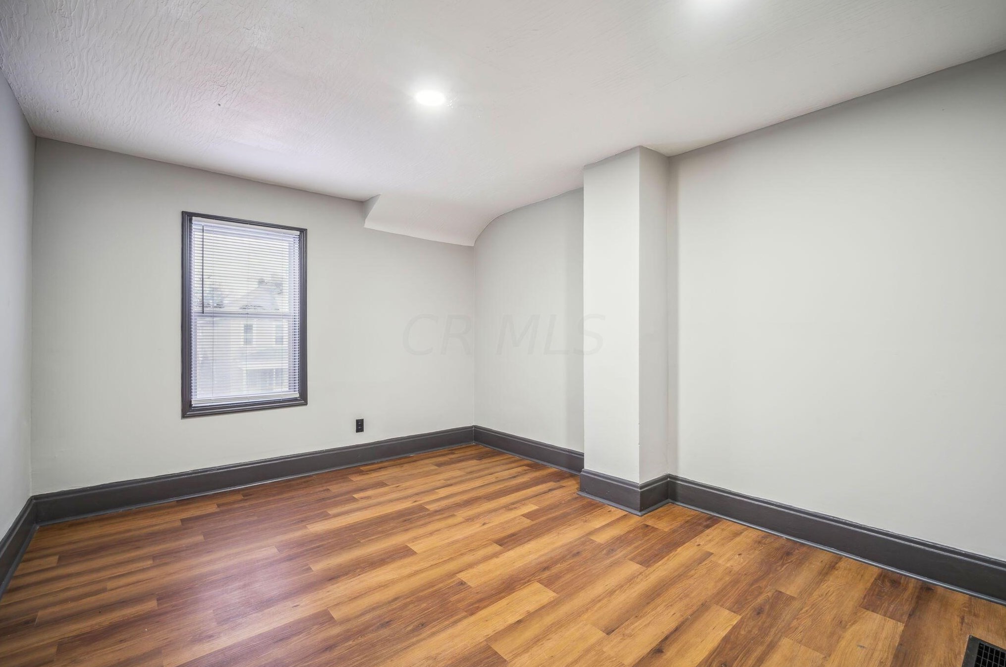 153 Clarendon Ave, Columbus OH 43223-1005 exterior