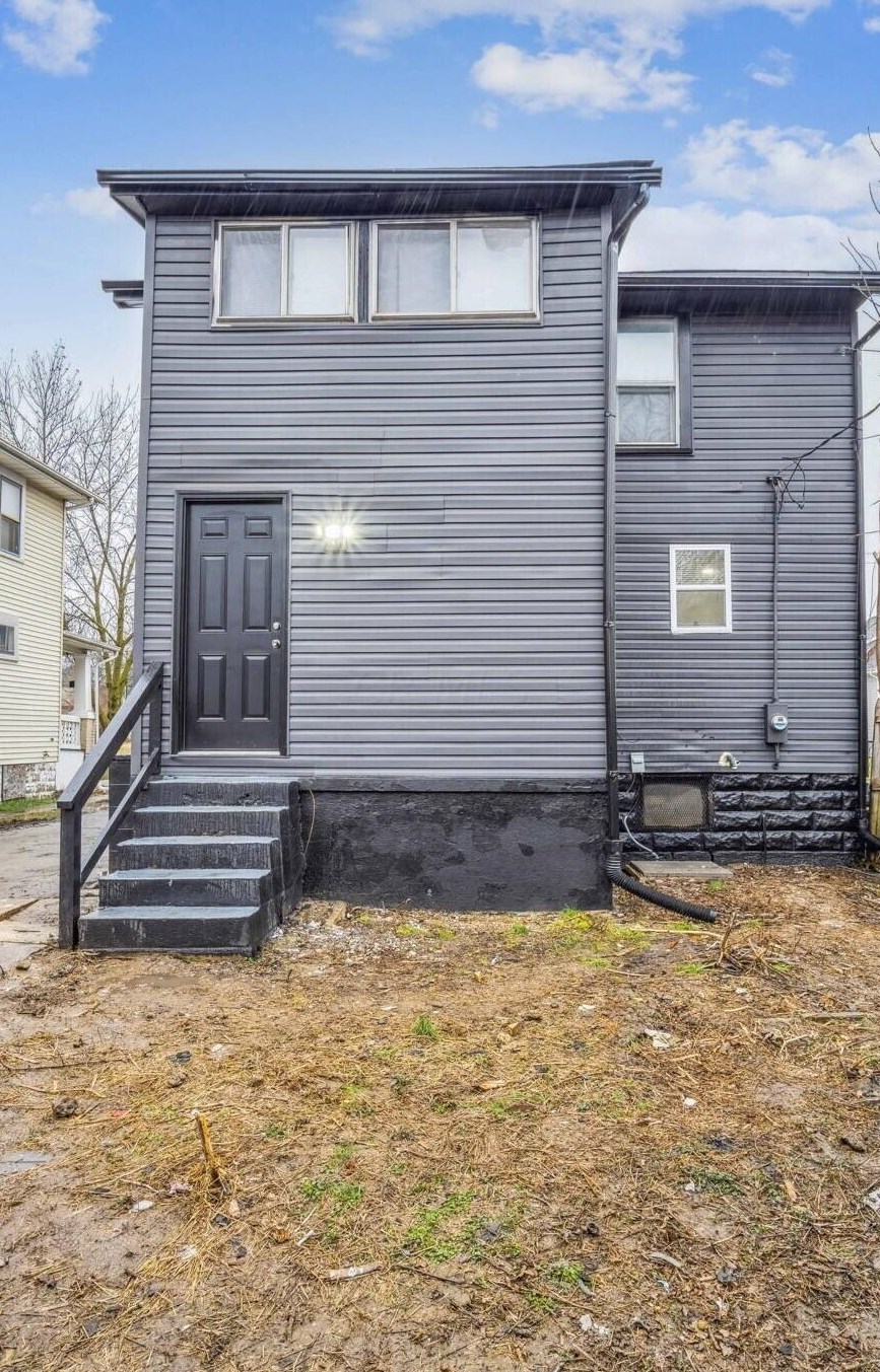 153 Clarendon Ave, Columbus OH 43223-1005 exterior