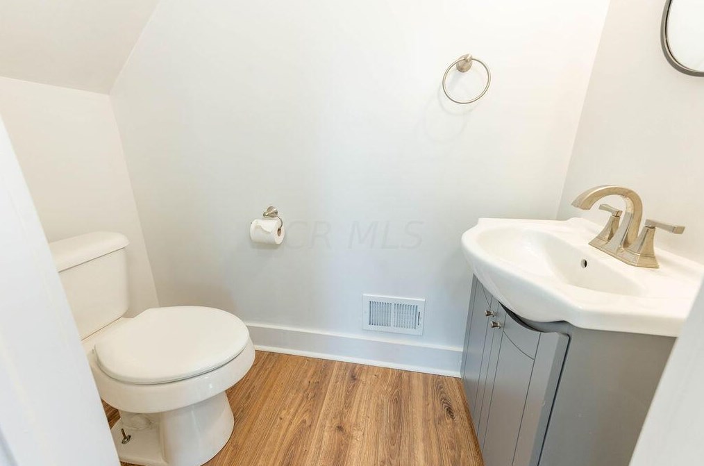 936 Bellows Ave, Columbus OH  43223-1514 exterior