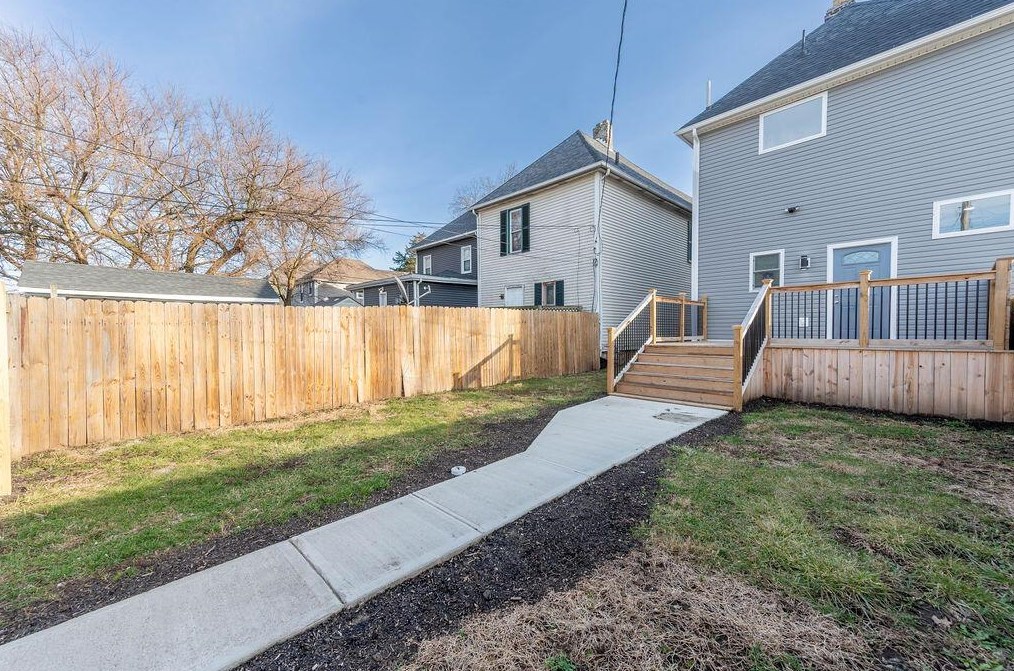 936 Bellows Ave, Columbus OH  43223-1514 exterior