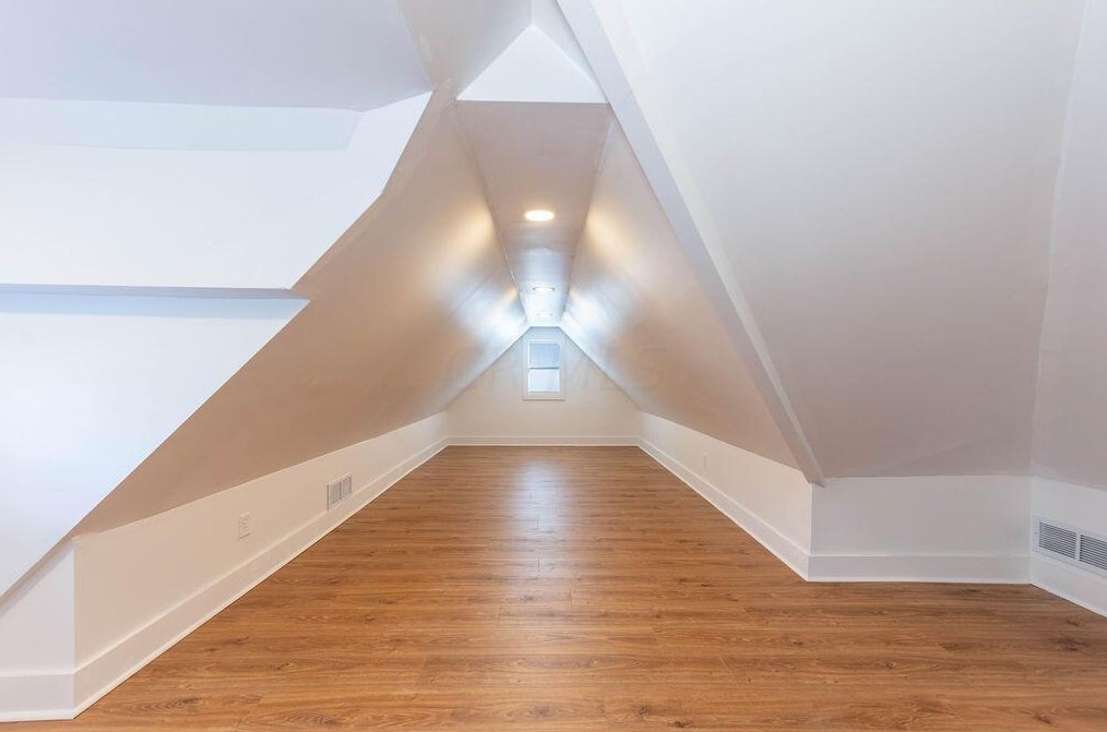 936 Bellows Ave, Columbus OH  43223-1514 exterior