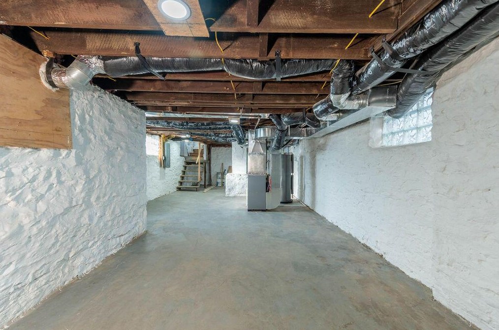 936 Bellows Ave, Columbus OH  43223-1514 exterior