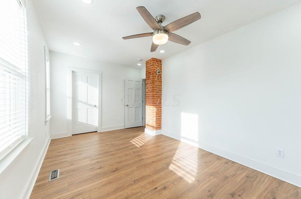 936 Bellows Ave, Columbus OH  43223-1514 exterior