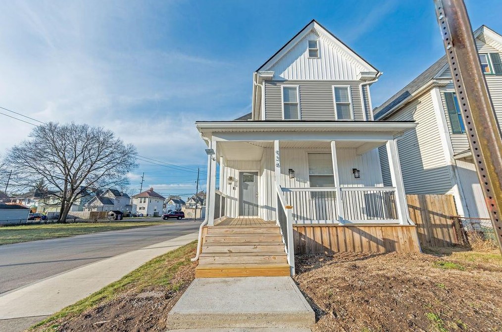 936 Bellows Ave, Columbus OH  43223-1514 exterior