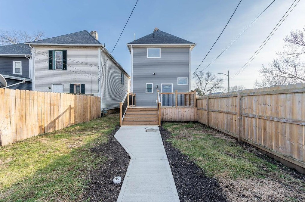 936 Bellows Ave, Columbus OH  43223-1514 exterior