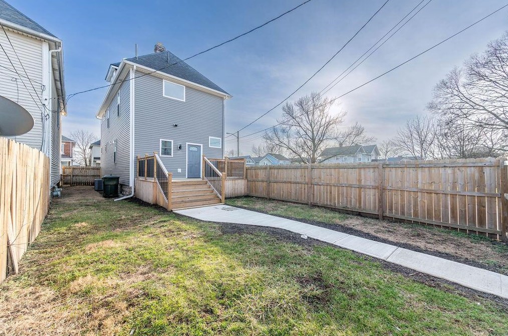 936 Bellows Ave, Columbus OH  43223-1514 exterior