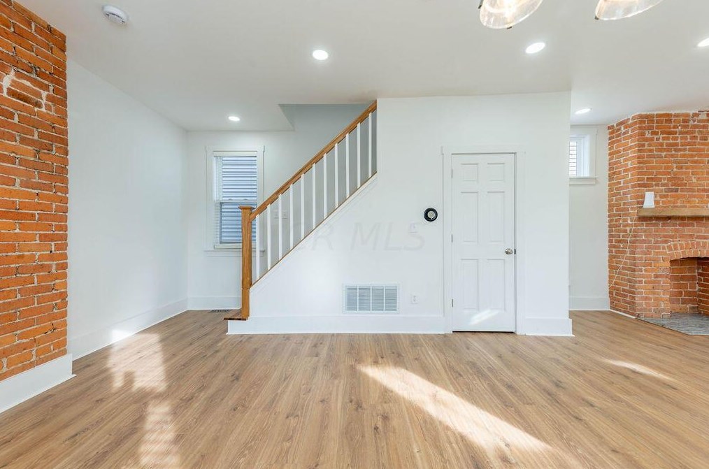 936 Bellows Ave, Columbus OH  43223-1514 exterior