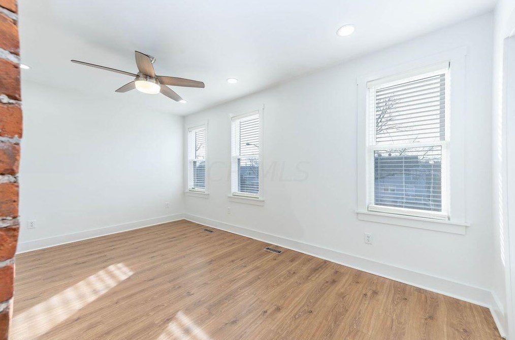 936 Bellows Ave, Columbus OH  43223-1514 exterior