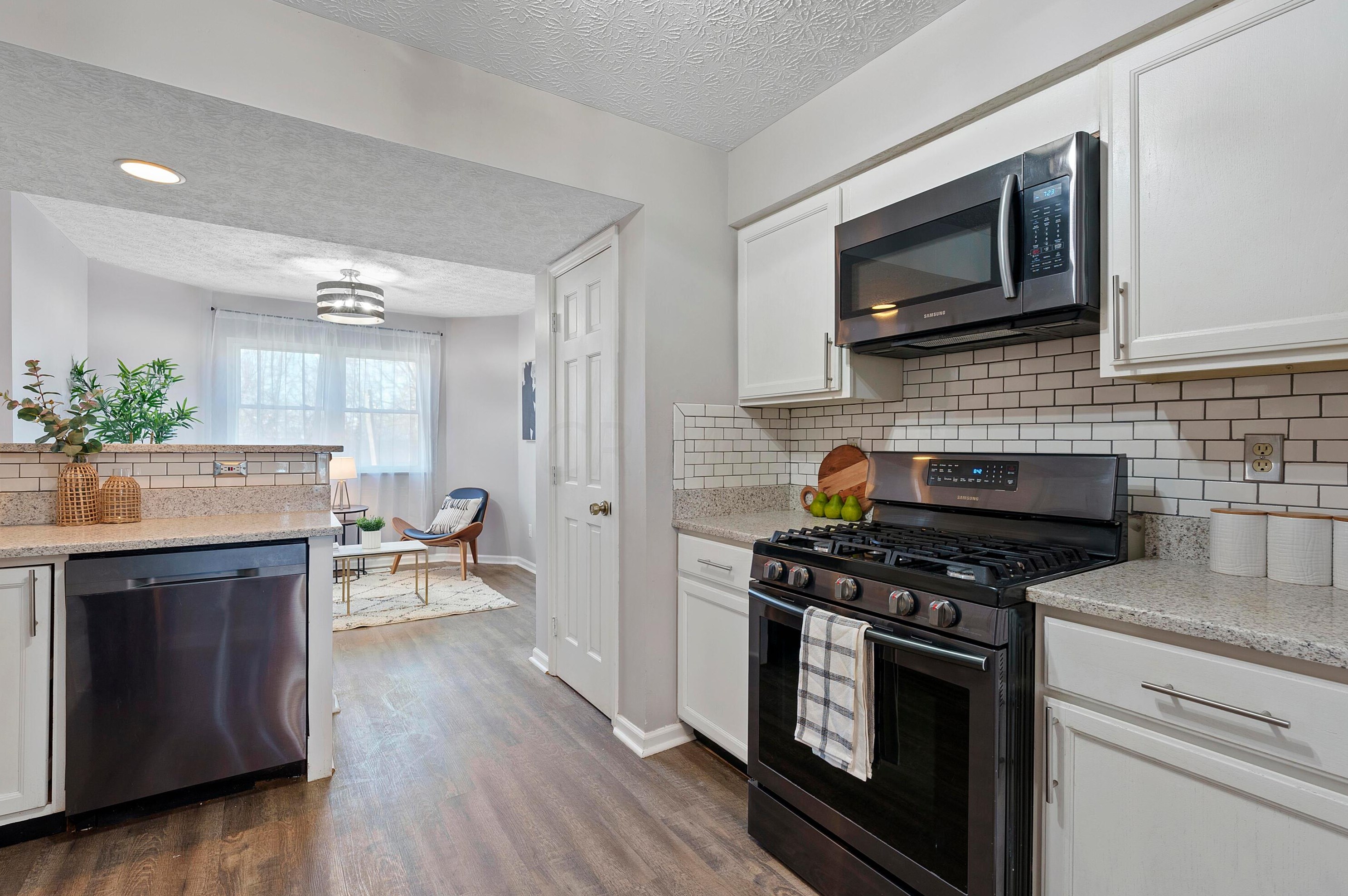 1511 Brookforest Dr, Columbus OH  43204-5027 exterior