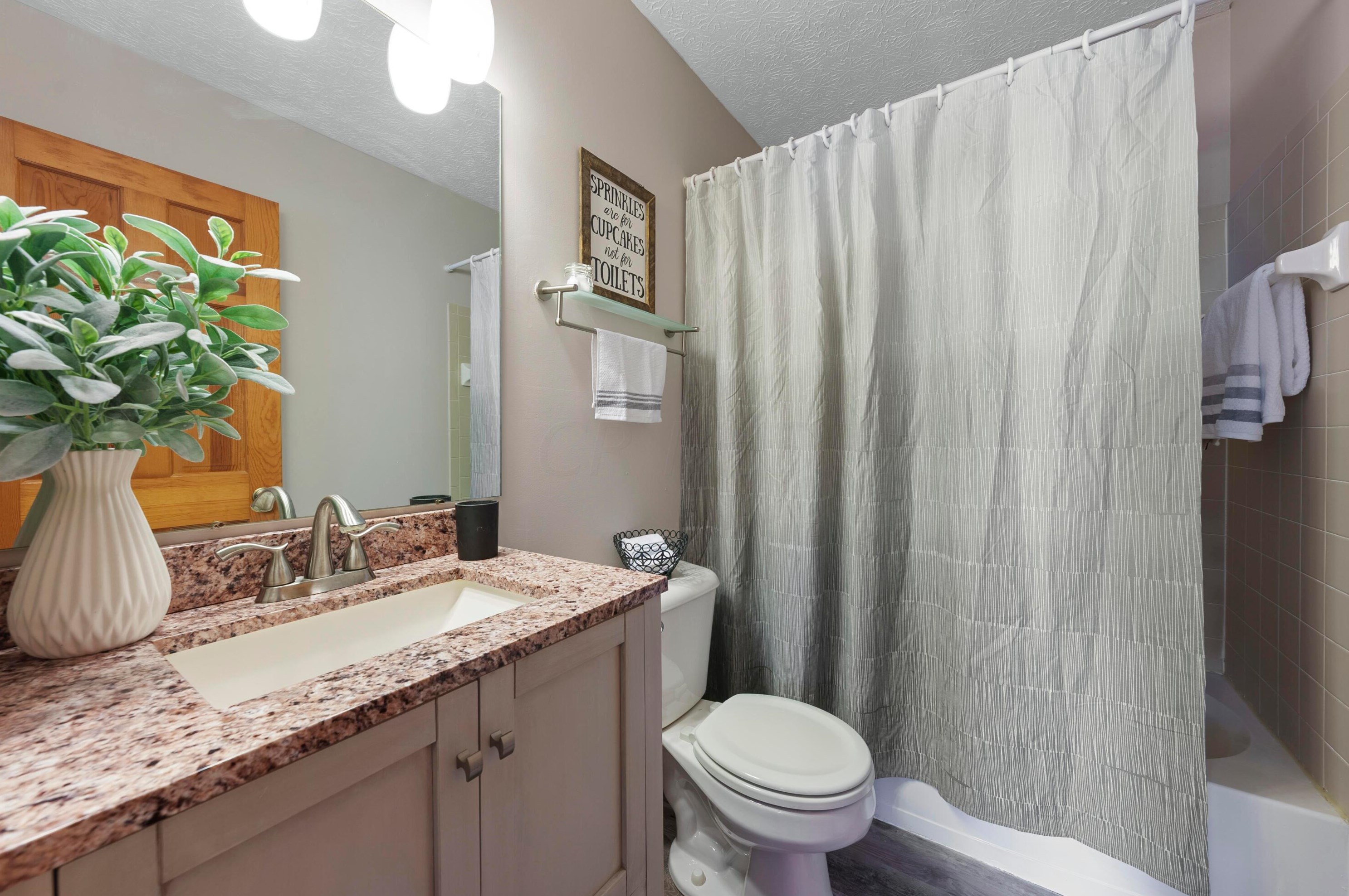 1511 Brookforest Dr, Columbus OH  43204-5027 exterior