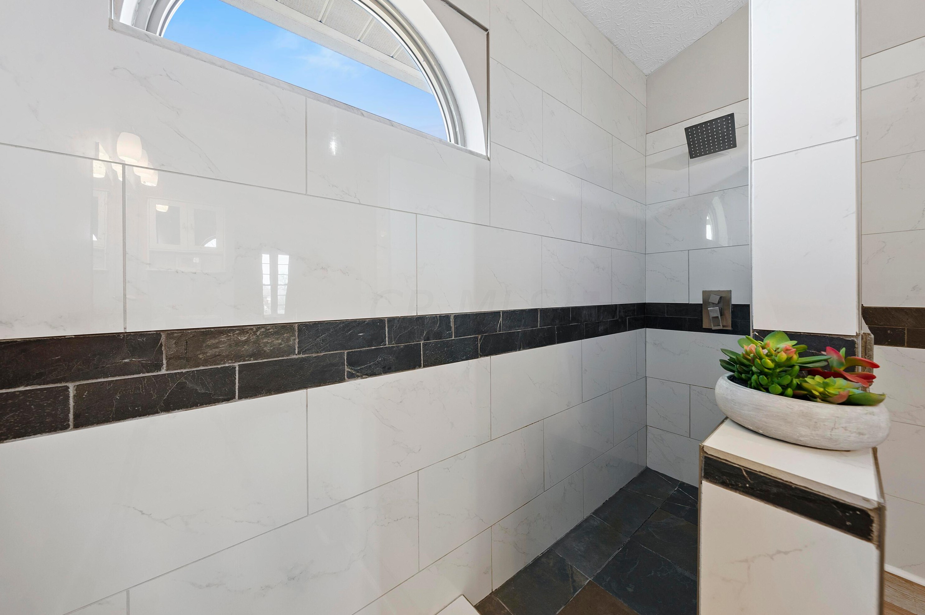 1511 Brookforest Dr, Columbus OH  43204-5027 exterior