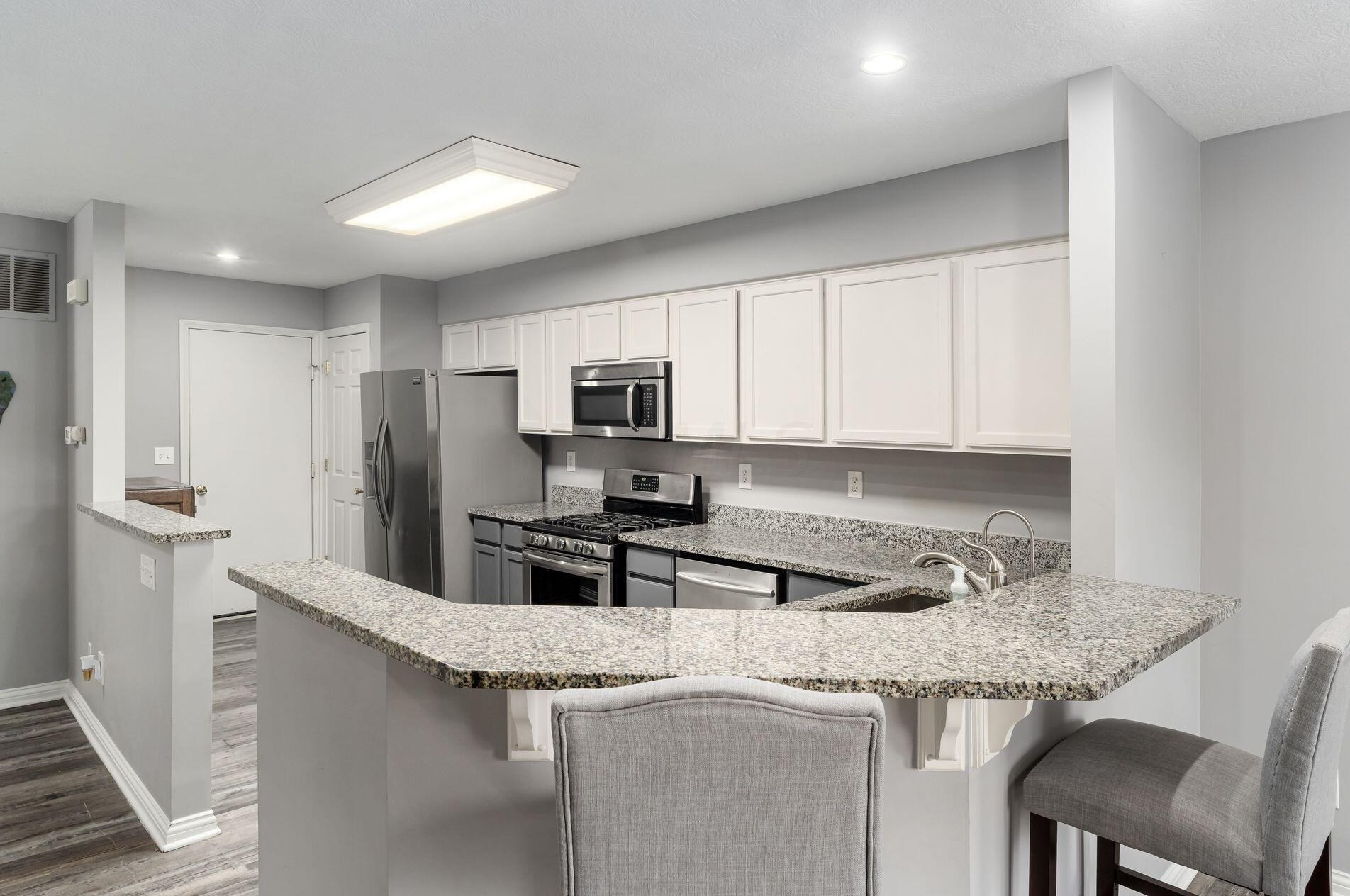 574 Chadwood Dr, Columbus OH  43230-6255 exterior