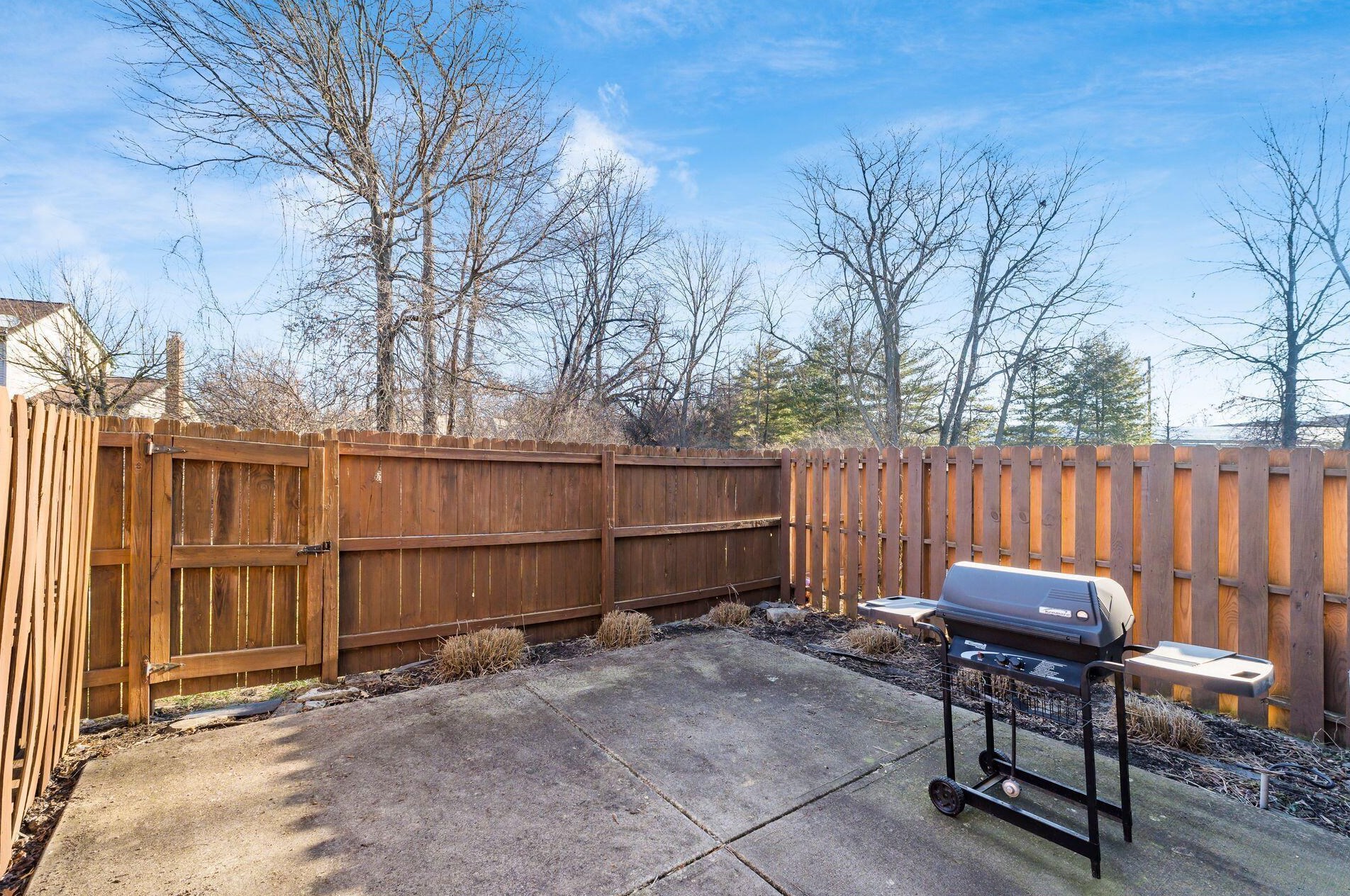 574 Chadwood Dr, Columbus OH  43230-6255 exterior