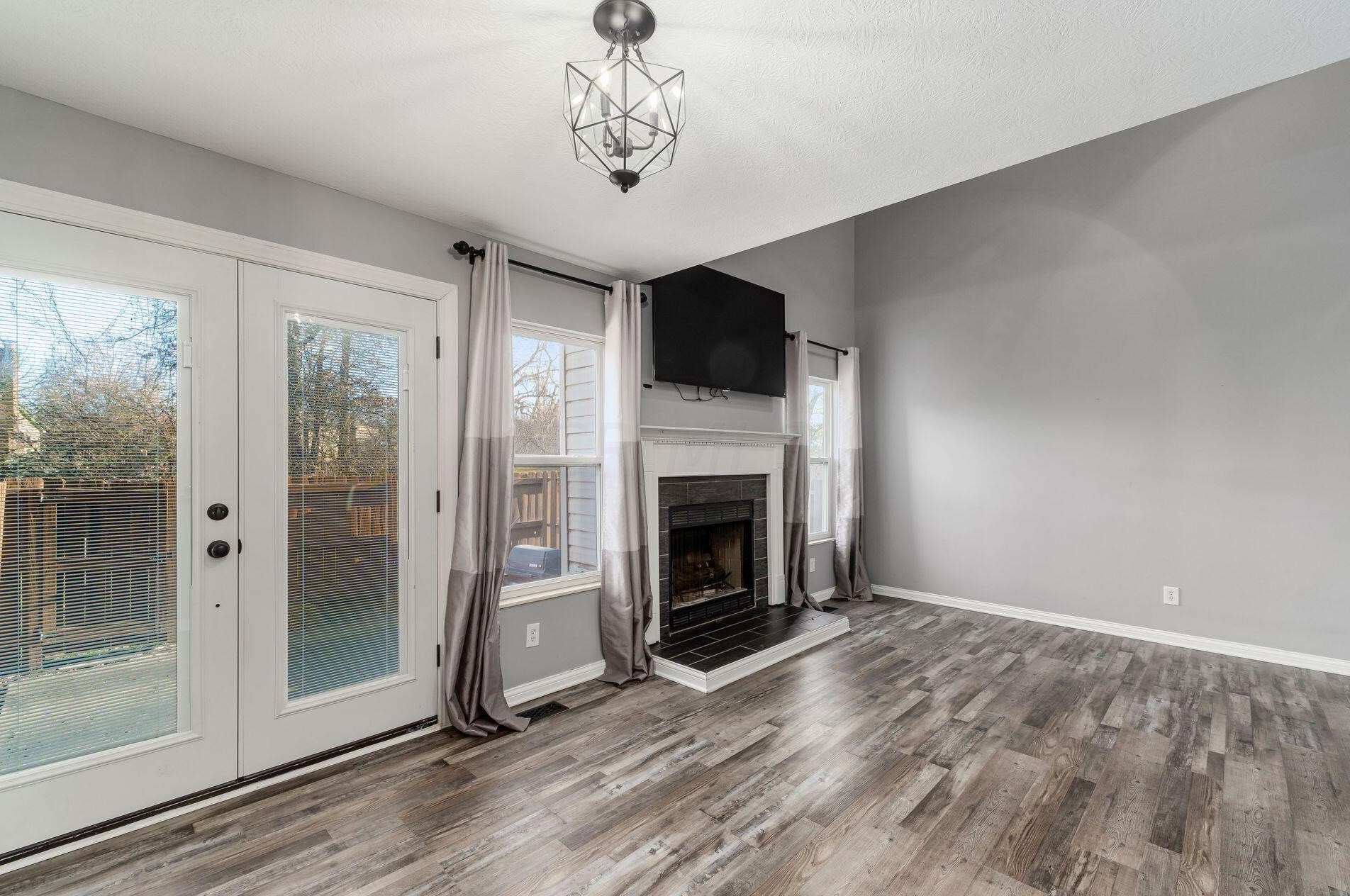 574 Chadwood Dr, Columbus OH  43230-6255 exterior