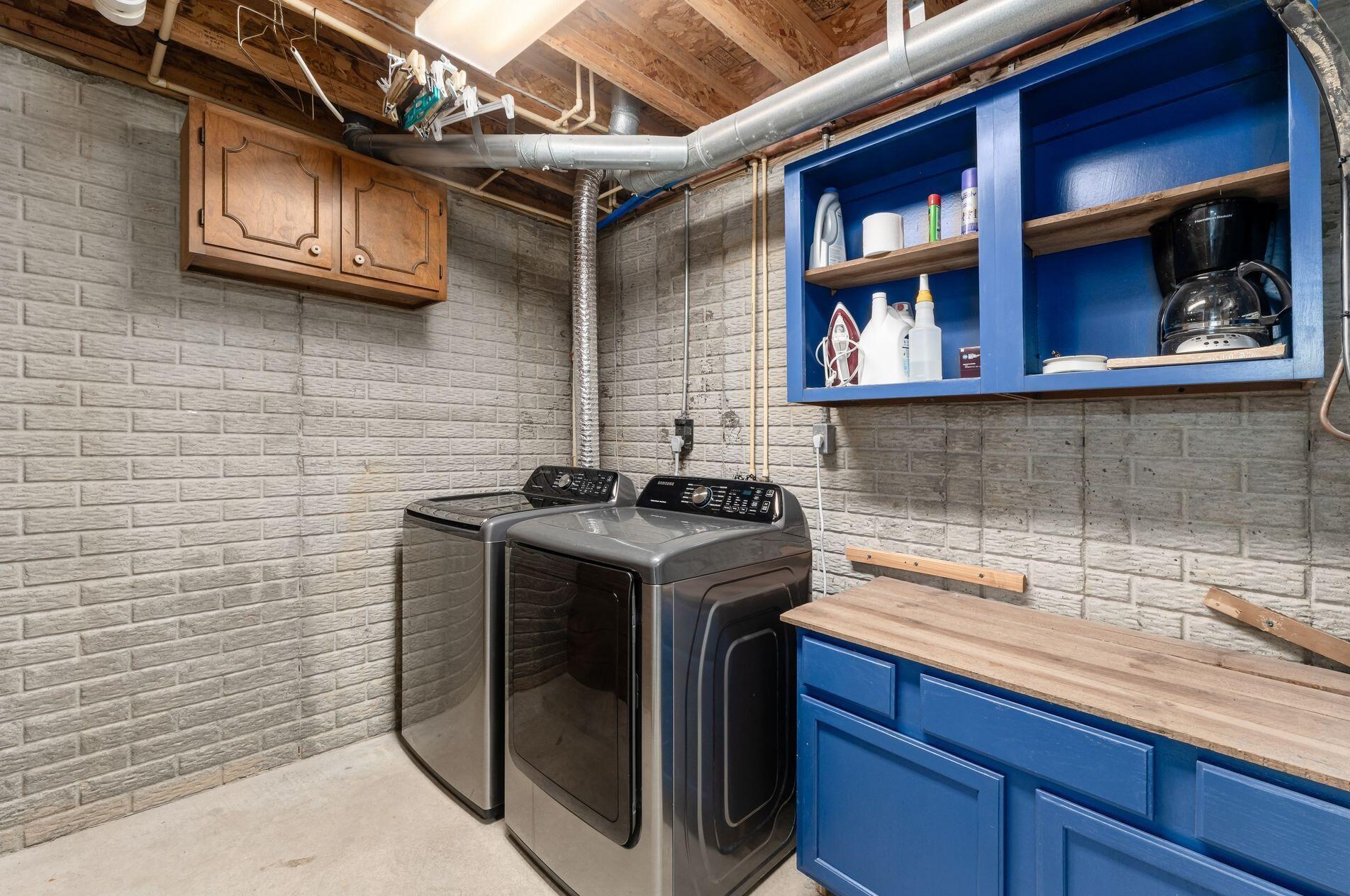 574 Chadwood Dr, Columbus OH  43230-6255 exterior